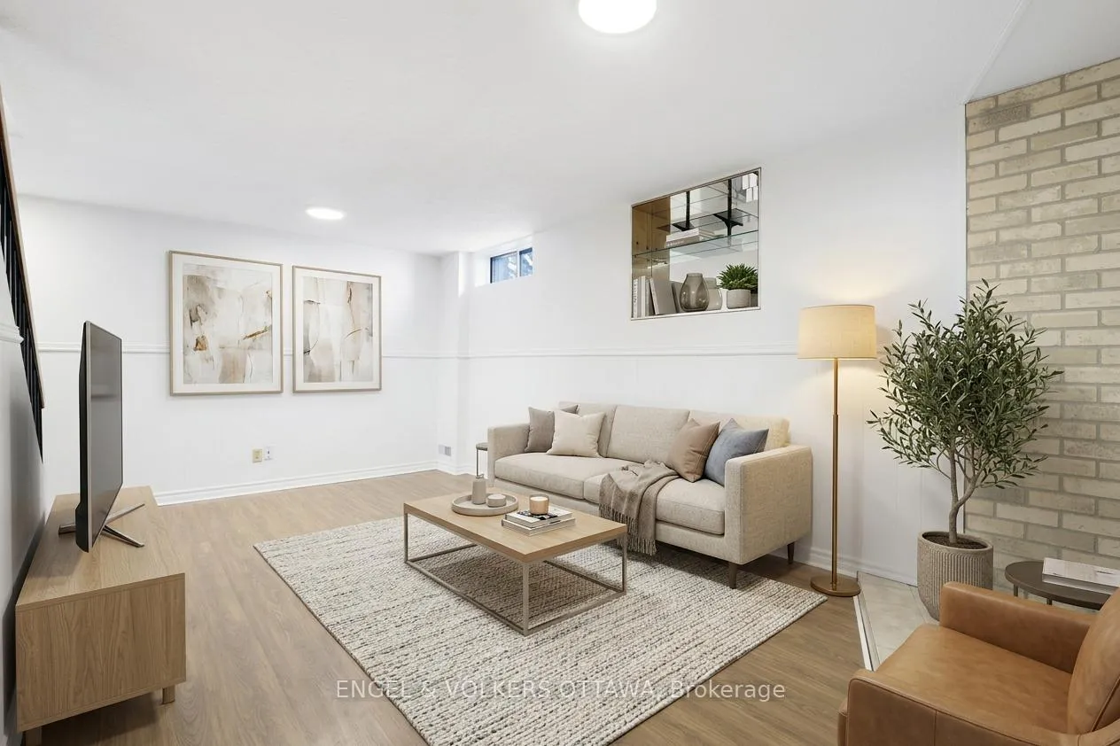 Photo 29 of 424 Phoenix Crescent, Ottawa, Bilberry Creek/Queenswood Heights — HOMEH