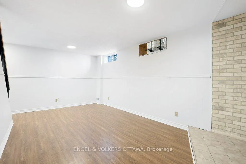 Photo 30 of 424 Phoenix Crescent, Ottawa, Bilberry Creek/Queenswood Heights — HOMEH