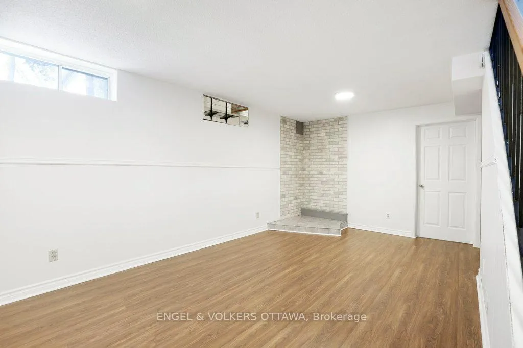 Photo 31 of 424 Phoenix Crescent, Ottawa, Bilberry Creek/Queenswood Heights — HOMEH