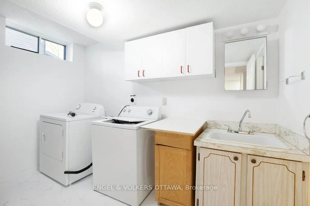 Photo 35 of 424 Phoenix Crescent, Ottawa, Bilberry Creek/Queenswood Heights — HOMEH