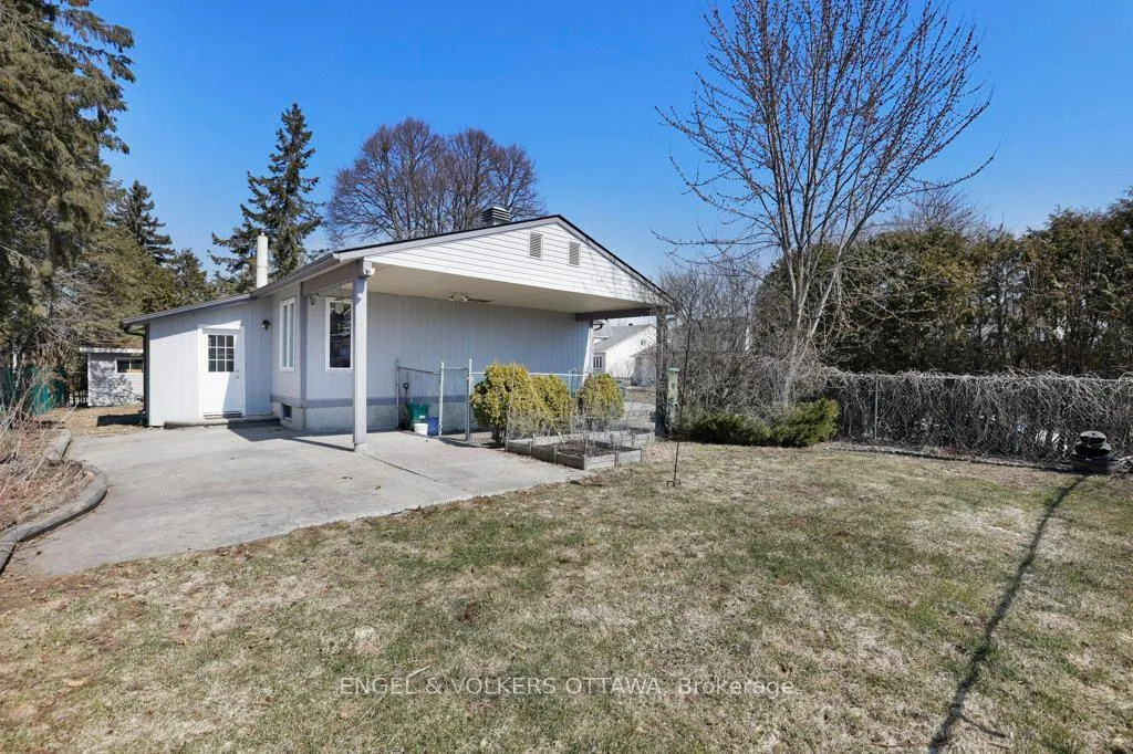 Photo 38 of 424 Phoenix Crescent, Ottawa, Bilberry Creek/Queenswood Heights — HOMEH