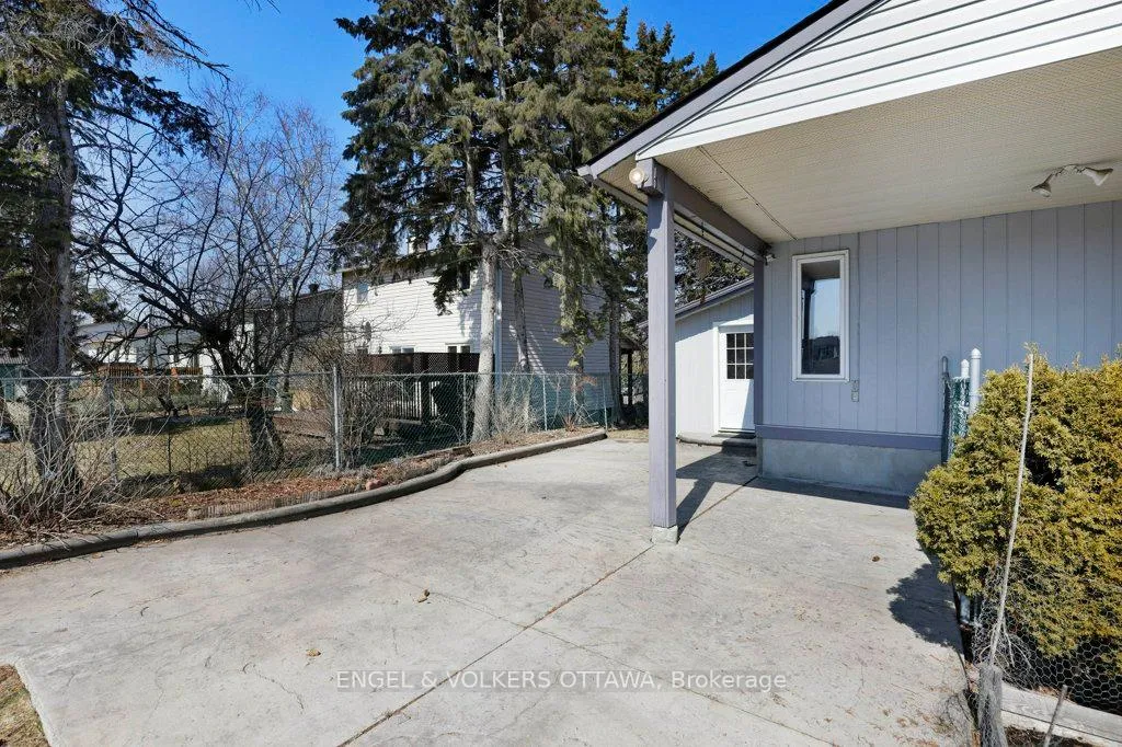 Photo 39 of 424 Phoenix Crescent, Ottawa, Bilberry Creek/Queenswood Heights — HOMEH