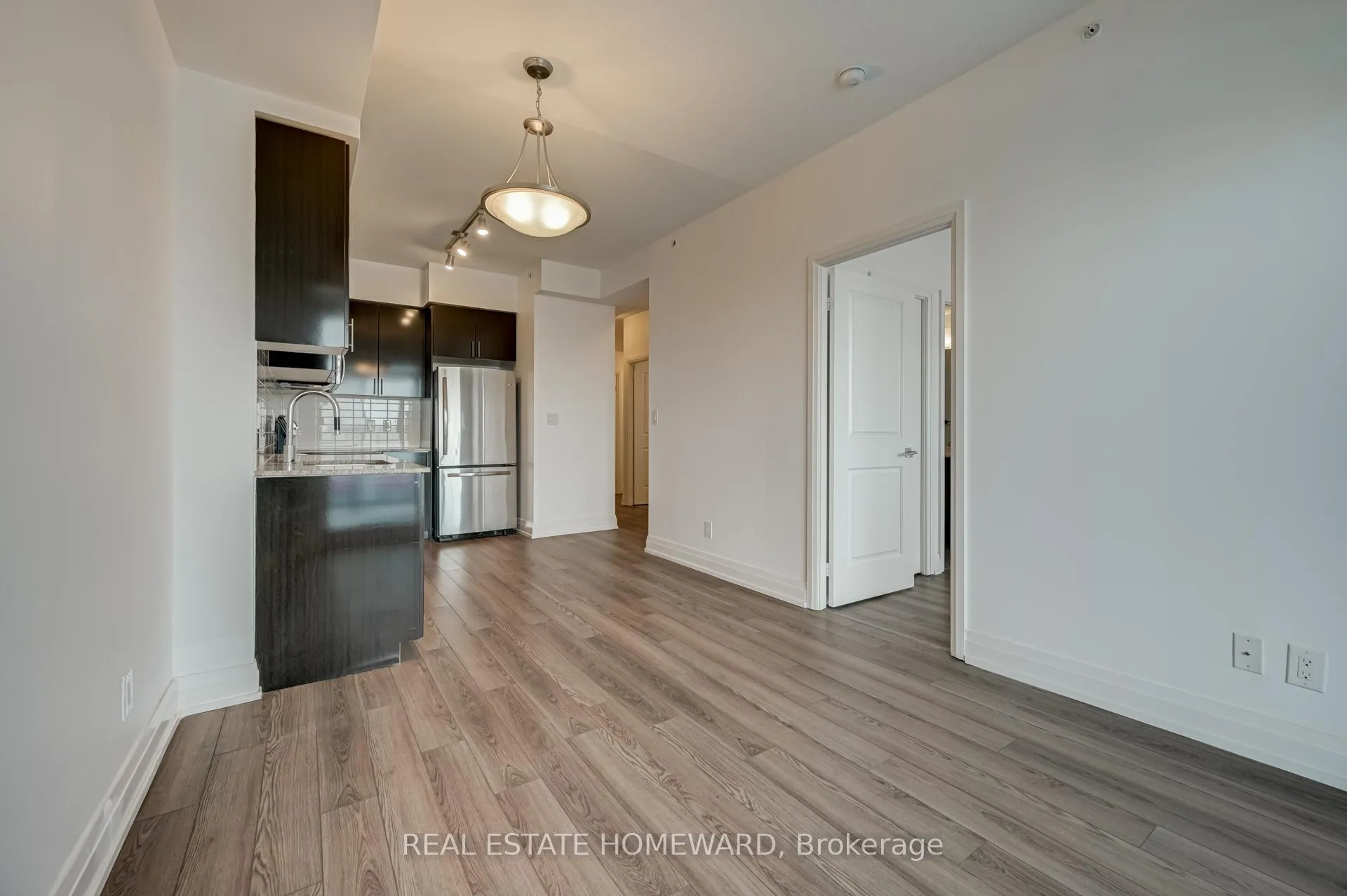 Photo 14 of Unit 402, 7165 Yonge Street, Markham, Thornhill — HOMEH