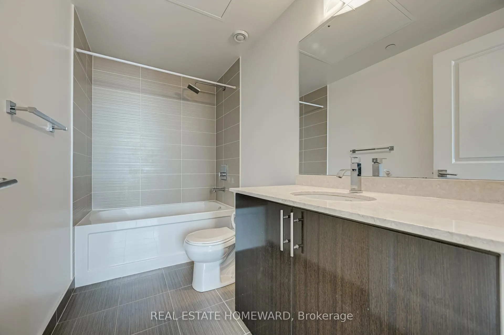 Photo 19 of Unit 402, 7165 Yonge Street, Markham, Thornhill — HOMEH