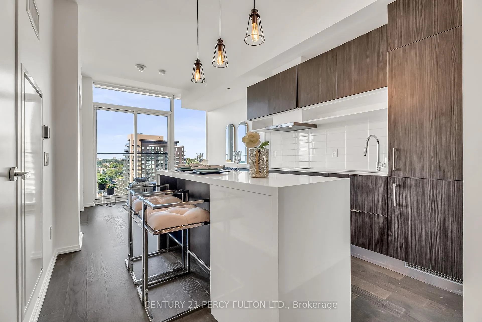 Photo 5 of Unit 1716, 8 Hillsdale Avenue E, Toronto, Mount Pleasant West — HOMEH