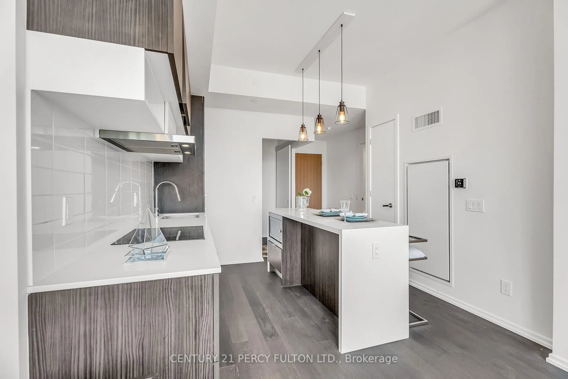 Photo 7 of Unit 1716, 8 Hillsdale Avenue E, Toronto, Mount Pleasant West — HOMEH