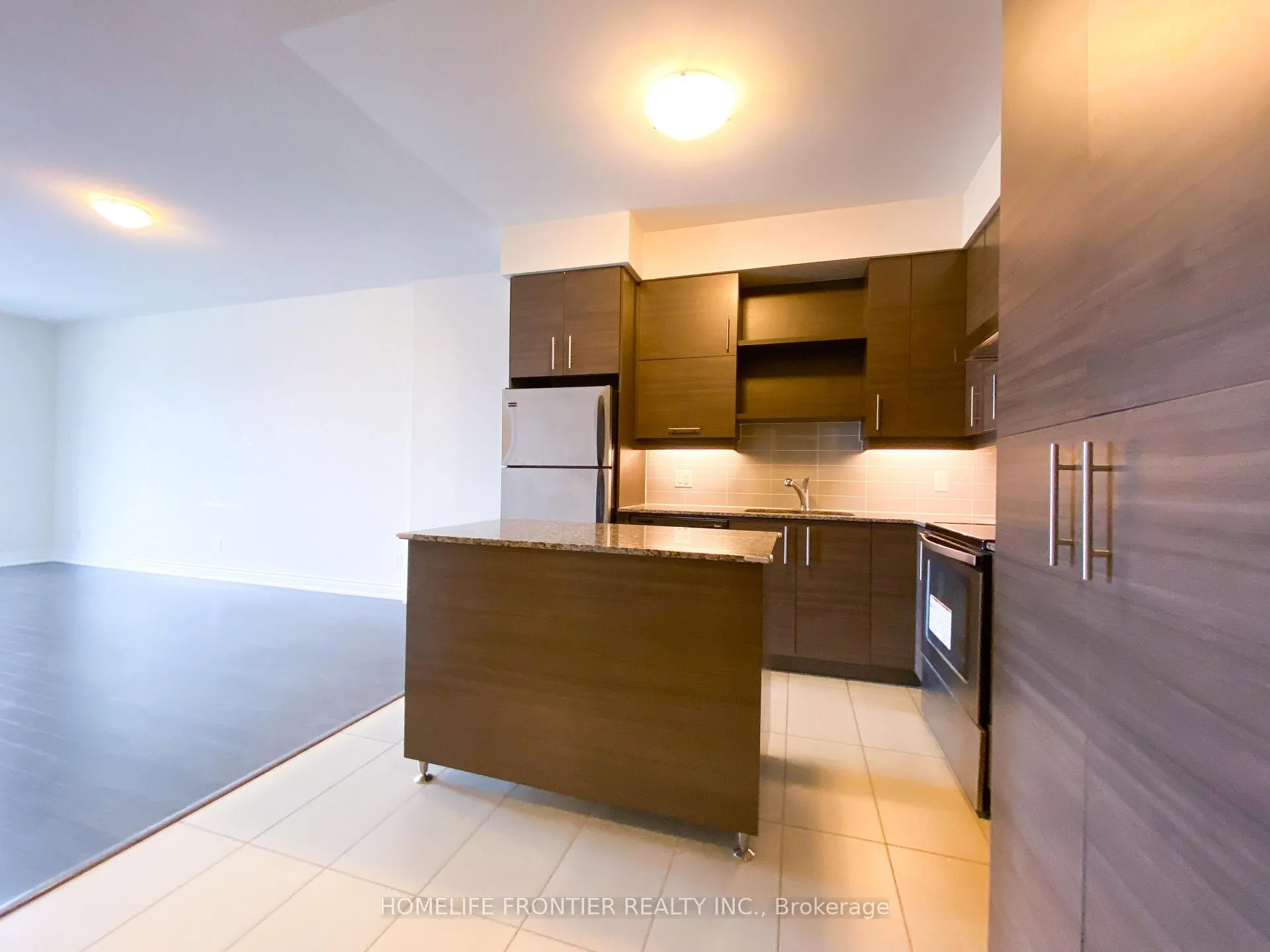 Photo 5 of Unit 802, 325 South Park Road, Markham, Commerce Valley — HOMEH