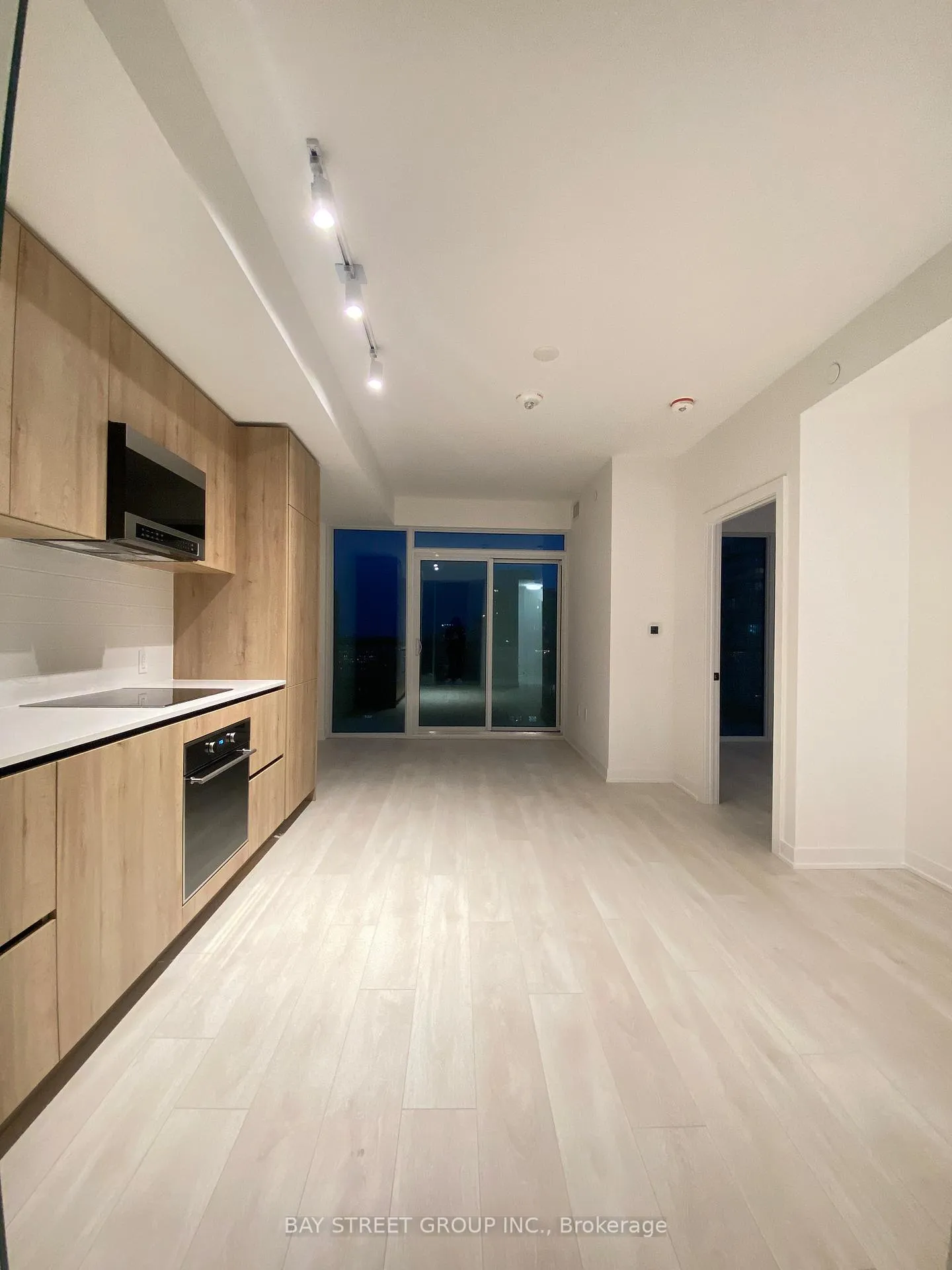 Photo 3 of Unit 1**1, 127 Broadway Avenue, Toronto, Mount Pleasant West — HOMEH