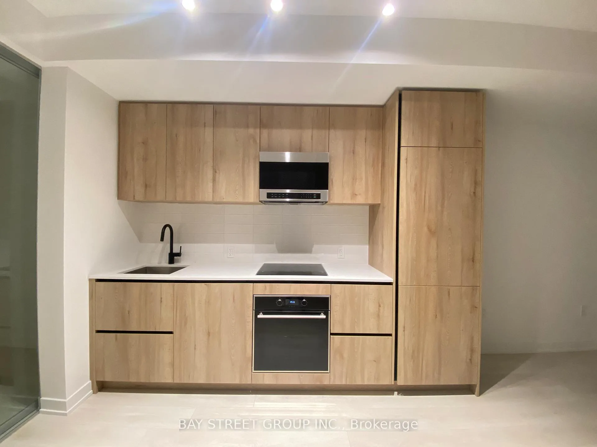 Photo 4 of Unit 1**1, 127 Broadway Avenue, Toronto, Mount Pleasant West — HOMEH