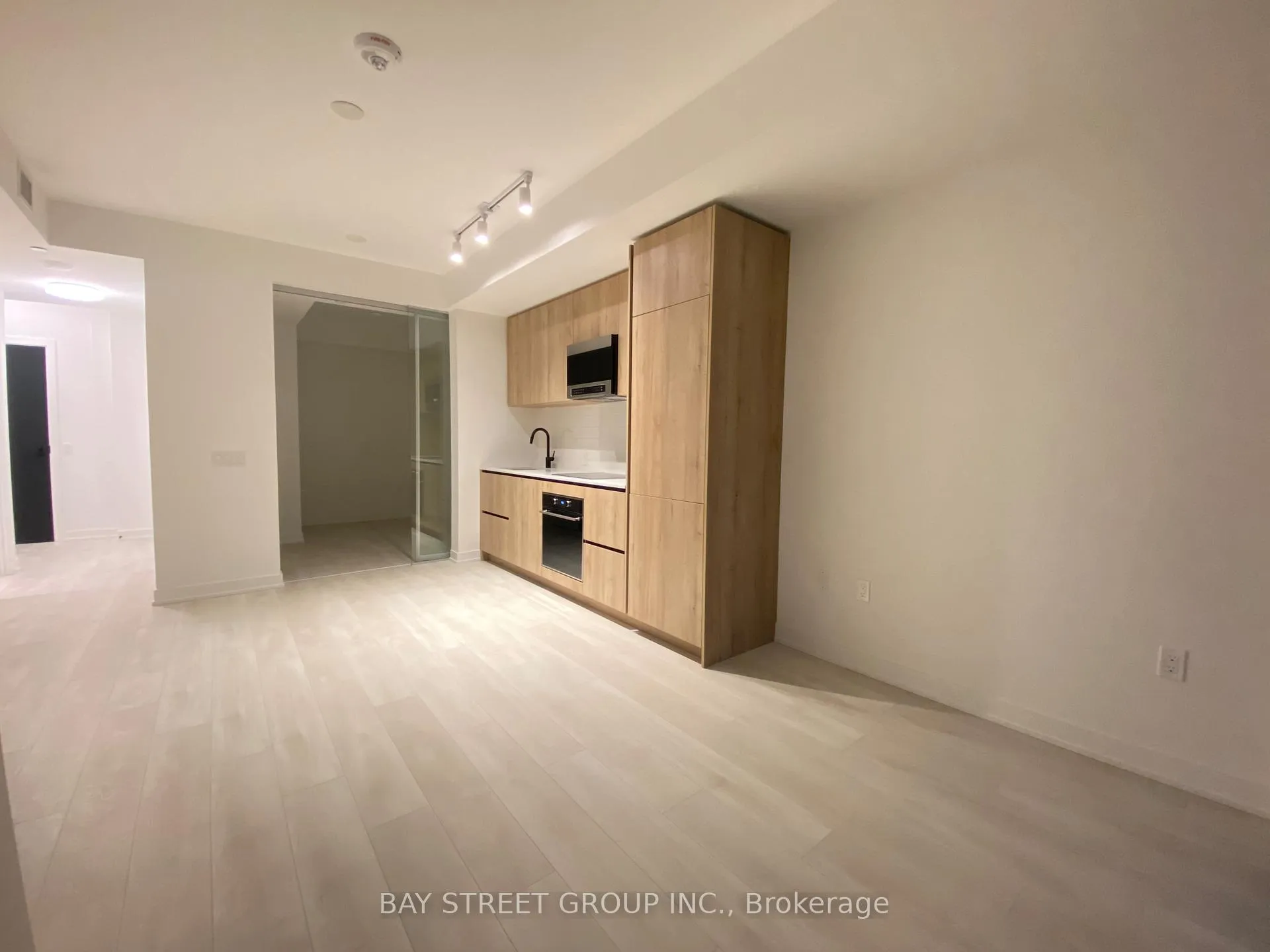 Photo 5 of Unit 1**1, 127 Broadway Avenue, Toronto, Mount Pleasant West — HOMEH