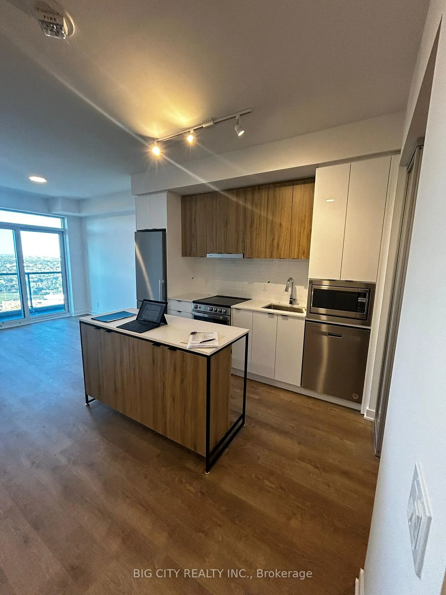 Photo 3 of Unit 1803, 30 Upper Mall Way, Vaughan, Brownridge — HOMEH