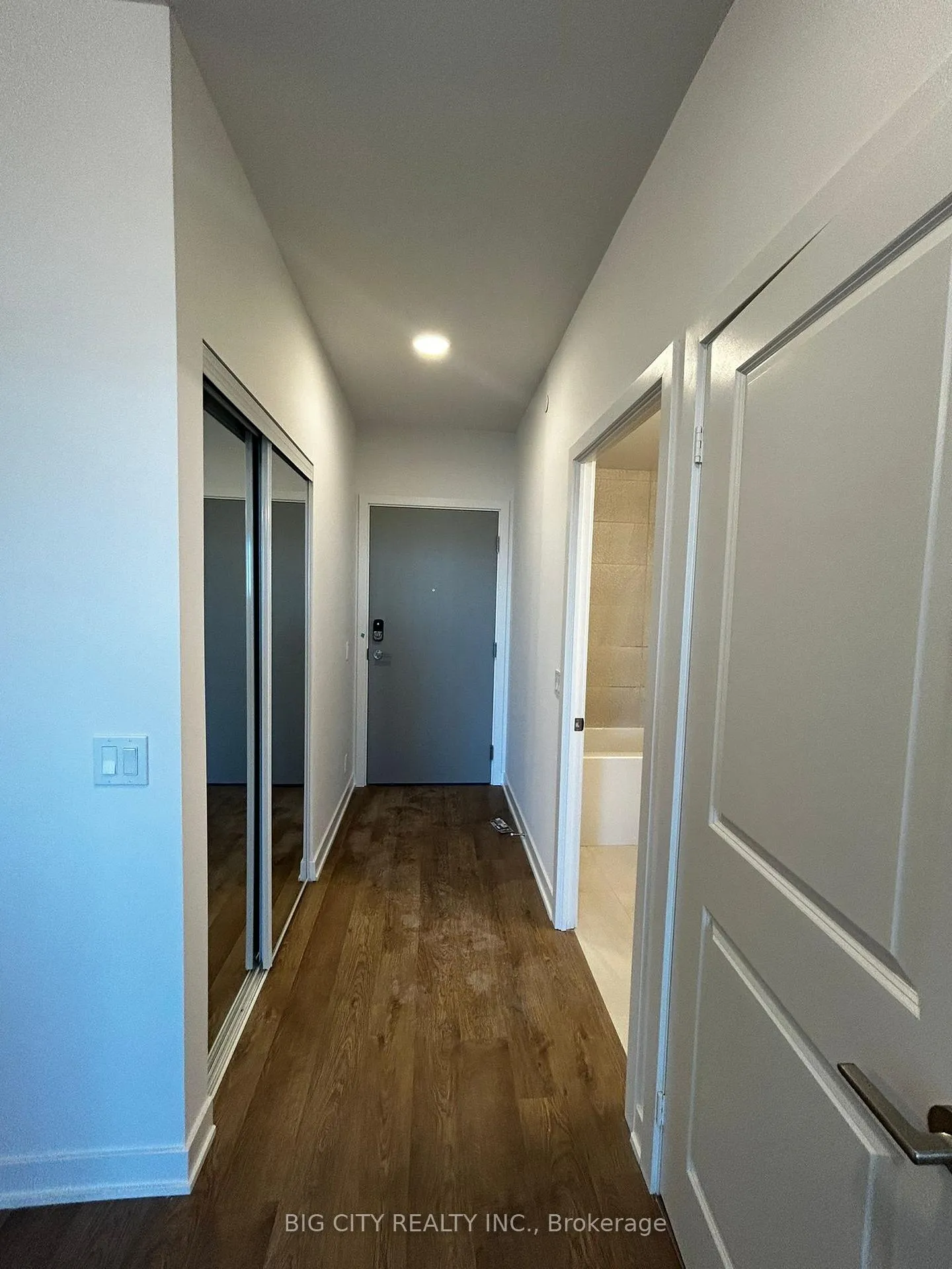 Photo 4 of Unit 1803, 30 Upper Mall Way, Vaughan, Brownridge — HOMEH