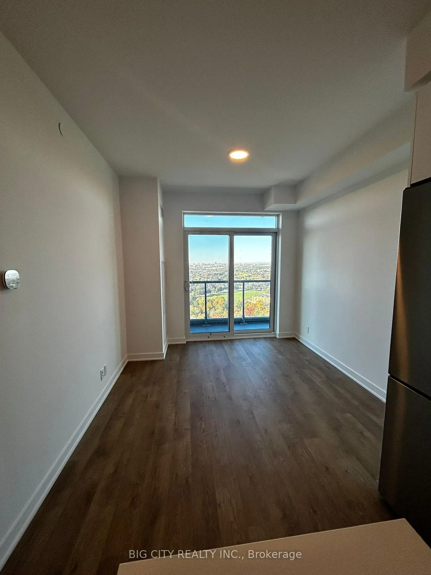 Photo 5 of Unit 1803, 30 Upper Mall Way, Vaughan, Brownridge — HOMEH