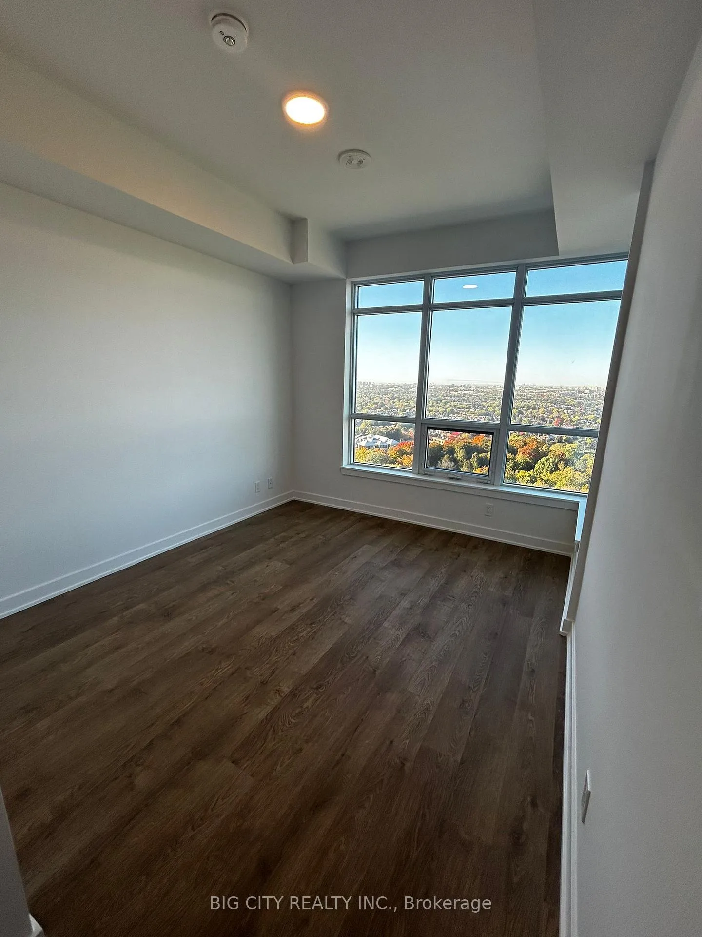 Photo 8 of Unit 1803, 30 Upper Mall Way, Vaughan, Brownridge — HOMEH