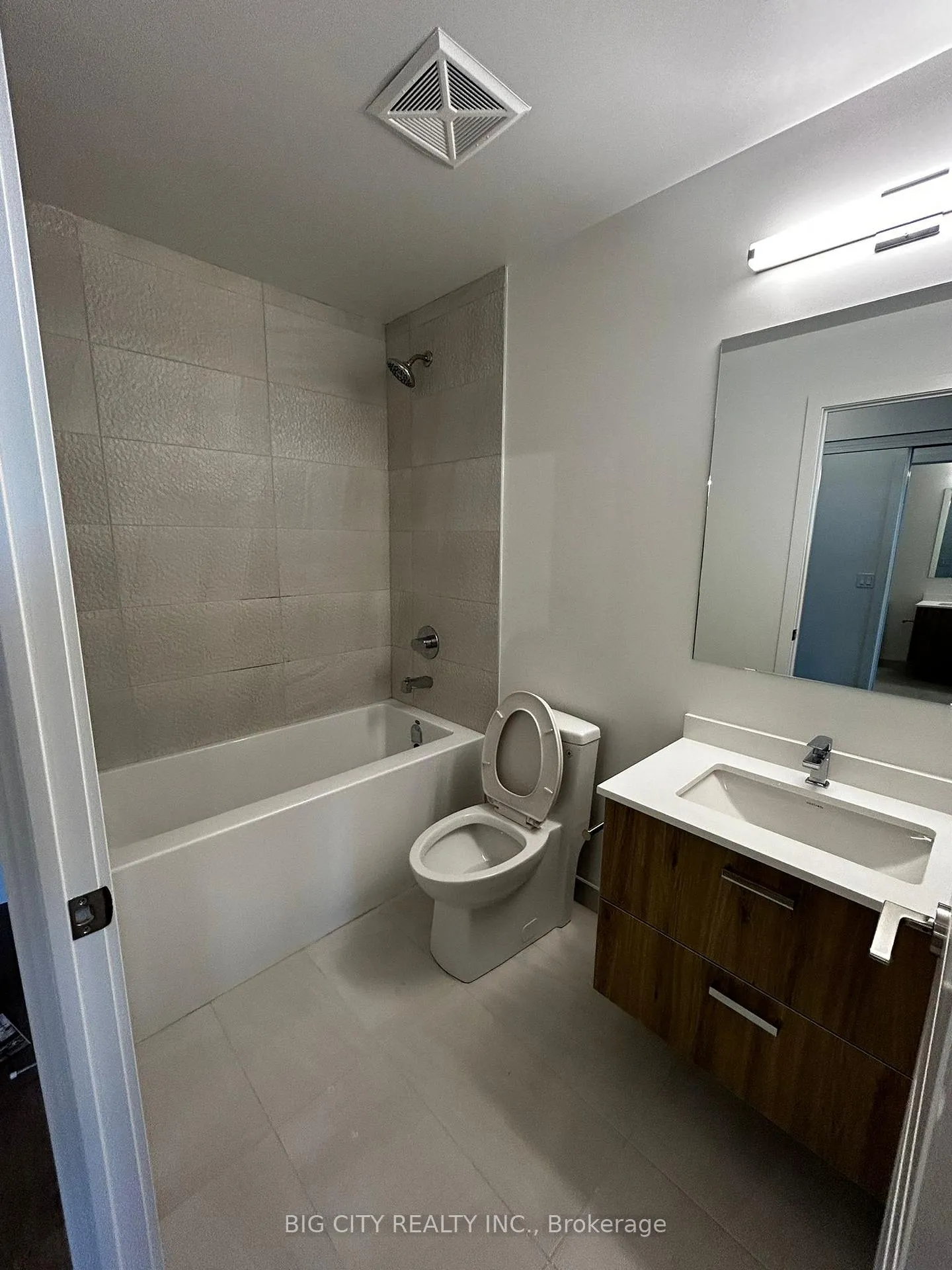 Photo 13 of Unit 1803, 30 Upper Mall Way, Vaughan, Brownridge — HOMEH