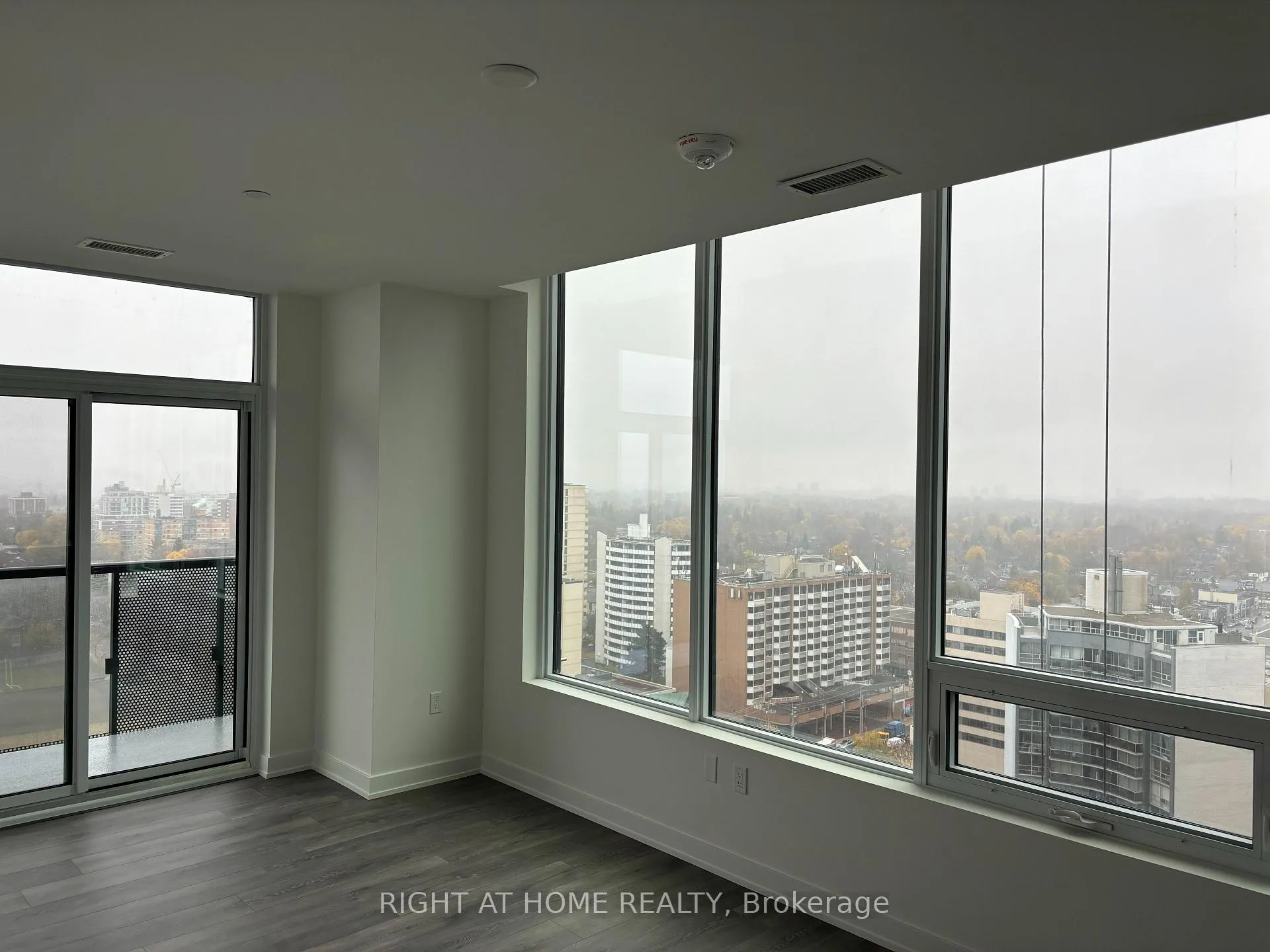 Photo 7 of Unit 1912, 127 Broadway Avenue, Toronto, Mount Pleasant West — HOMEH