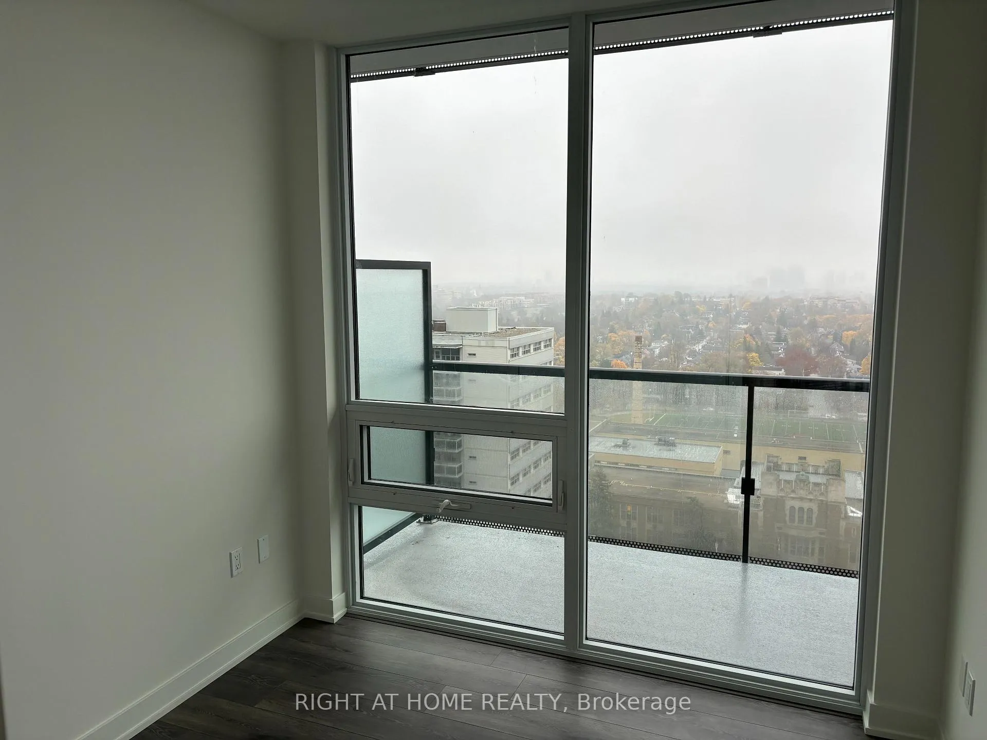 Photo 9 of Unit 1912, 127 Broadway Avenue, Toronto, Mount Pleasant West — HOMEH
