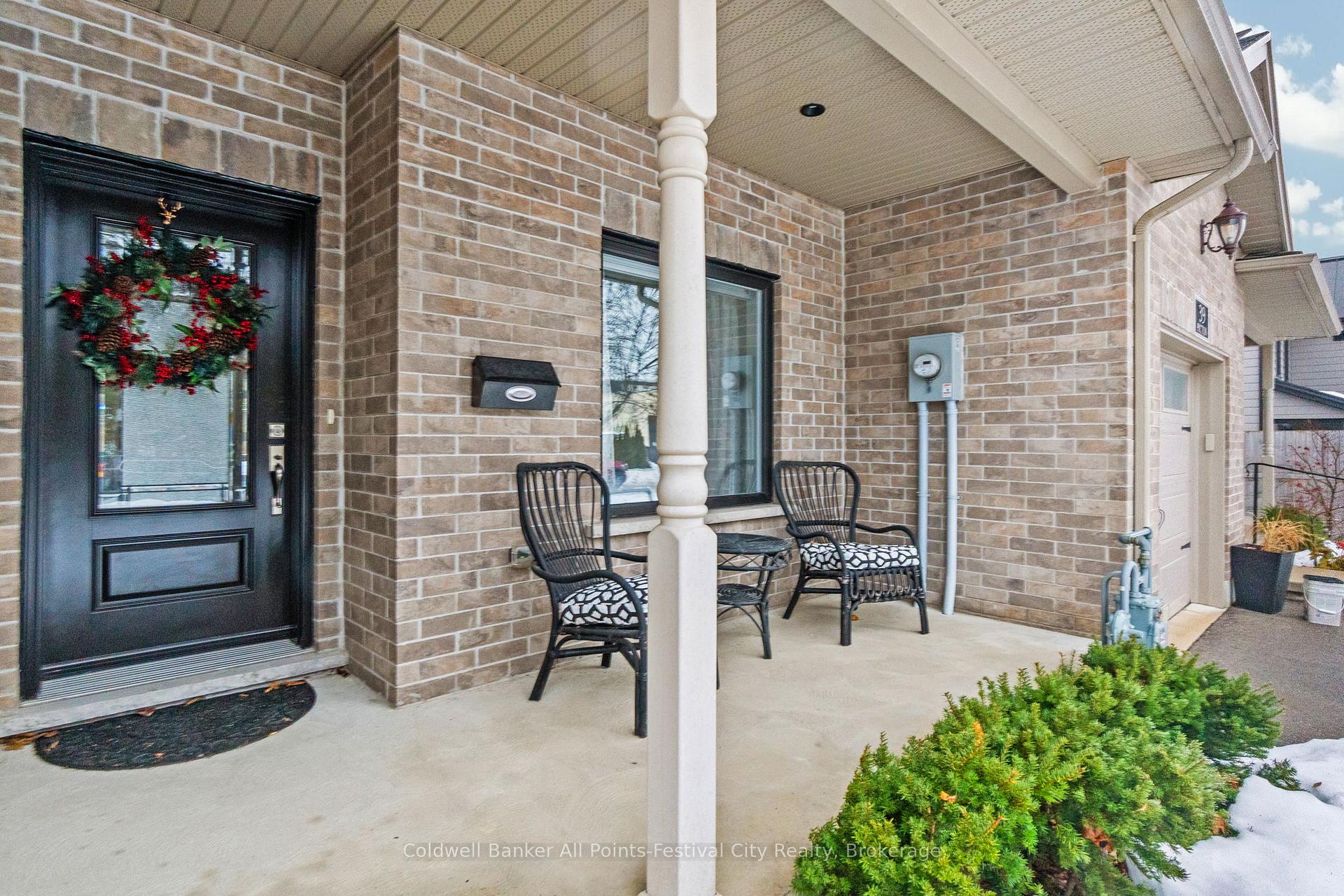 Photo 3 of 37 Picton Street E, Goderich, Goderich (Town) — HOMEH