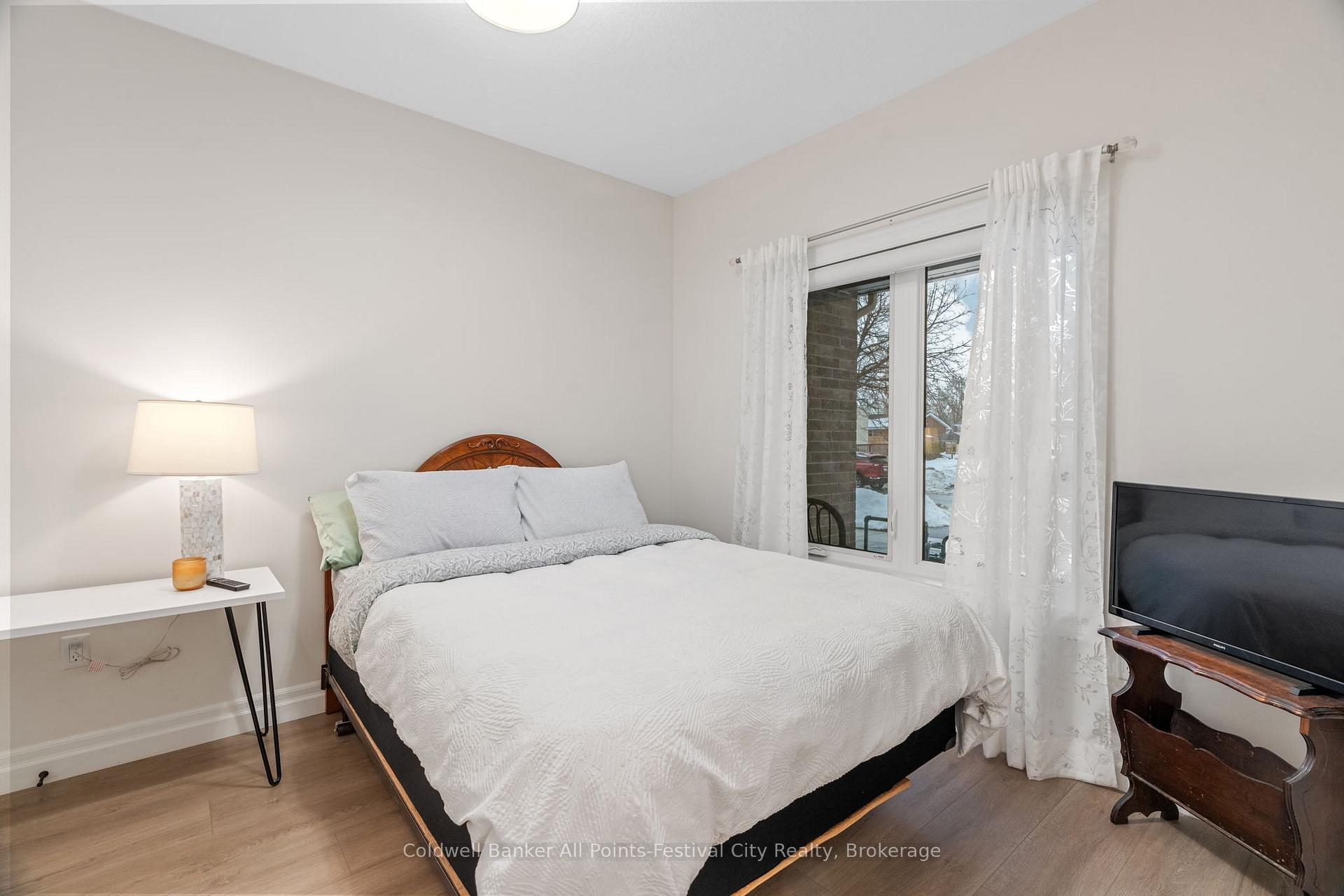 Photo 5 of 37 Picton Street E, Goderich, Goderich (Town) — HOMEH