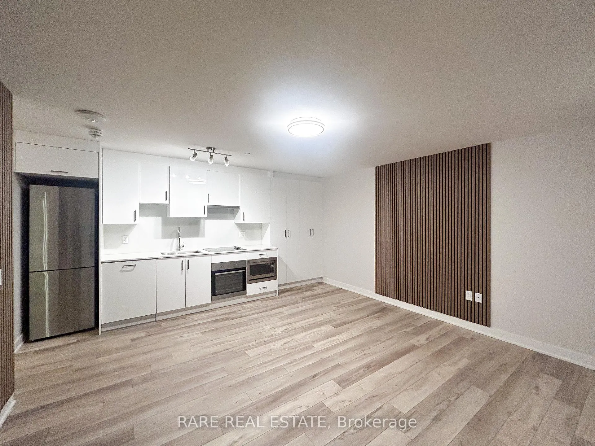 Photo 2 of Unit 201, 195 Redpath Avenue E, Toronto, Mount Pleasant West — HOMEH