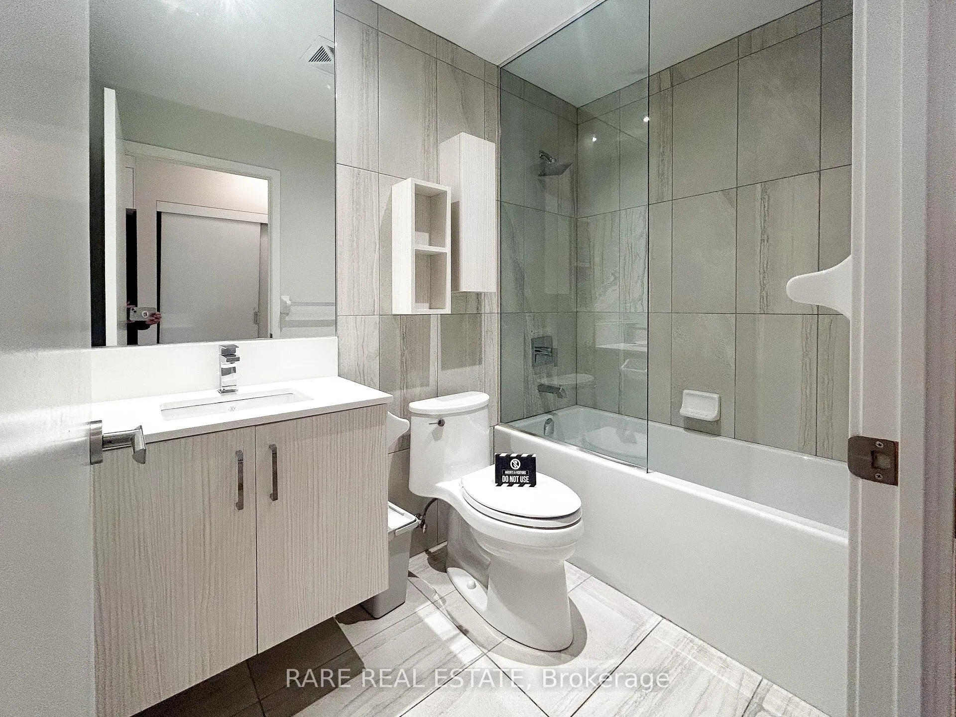 Photo 10 of Unit 201, 195 Redpath Avenue E, Toronto, Mount Pleasant West — HOMEH