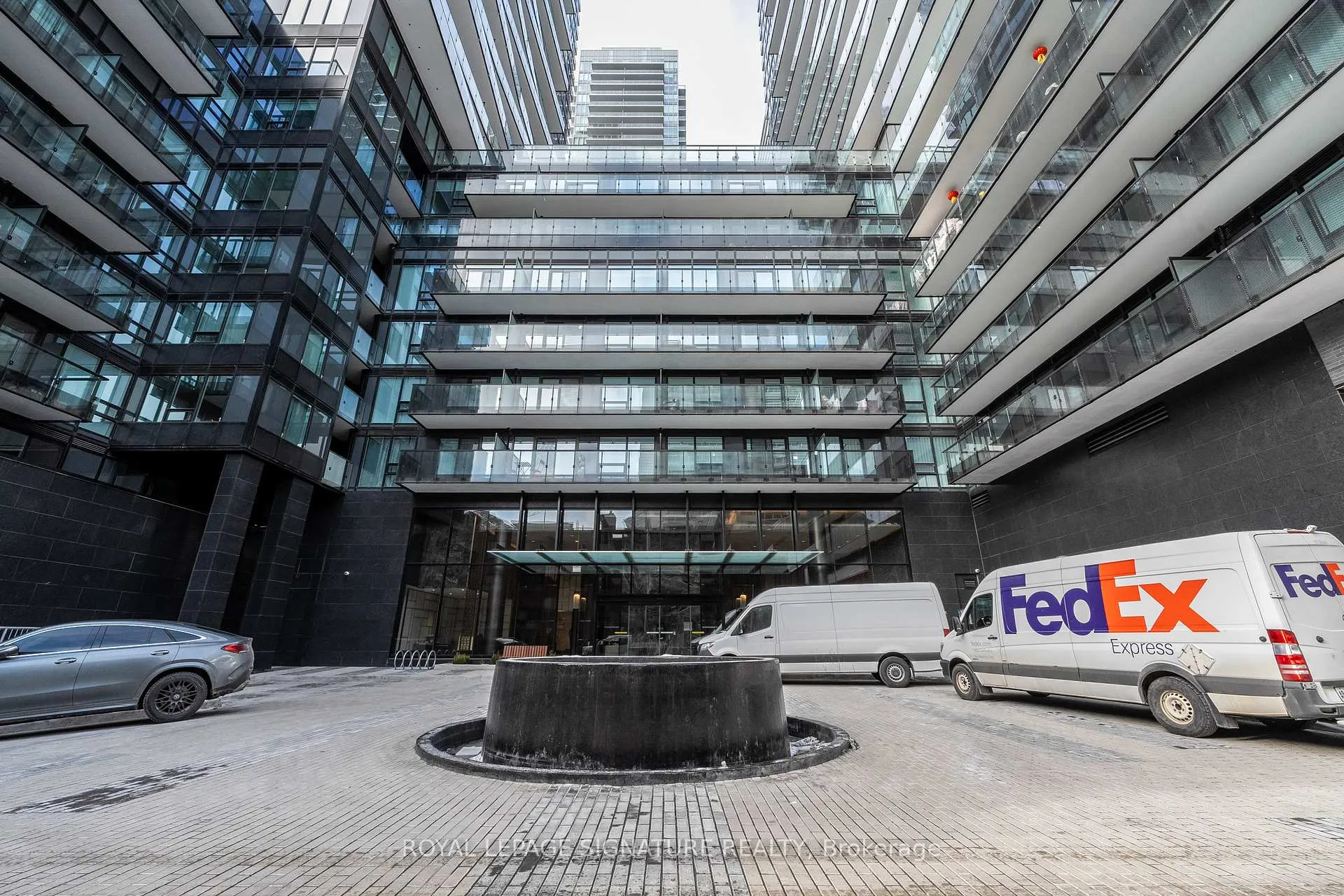 Photo 2 of Unit 508, 127 Broadway Avenue, Toronto, Mount Pleasant West — HOMEH