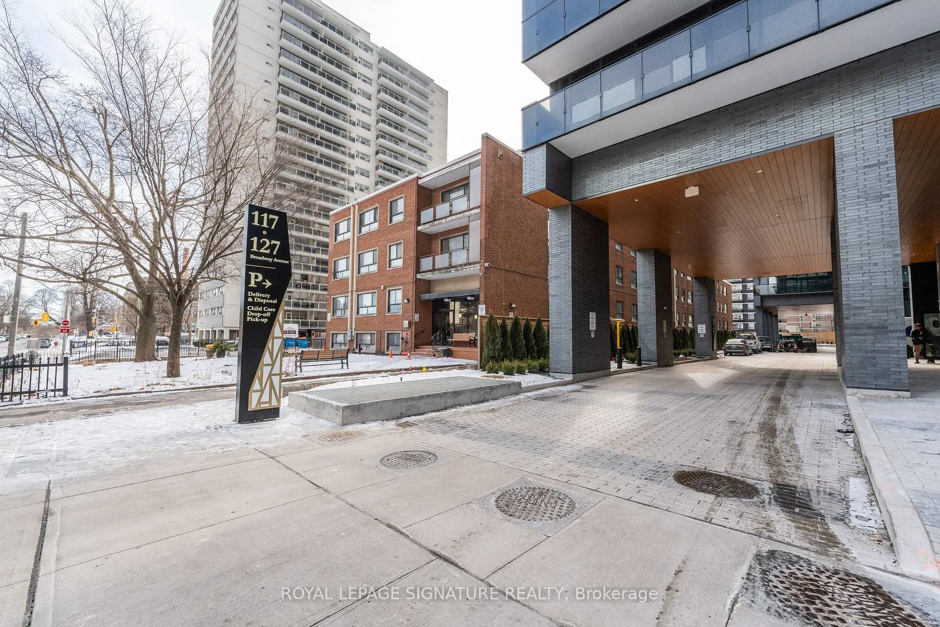 Photo 4 of Unit 508, 127 Broadway Avenue, Toronto, Mount Pleasant West — HOMEH
