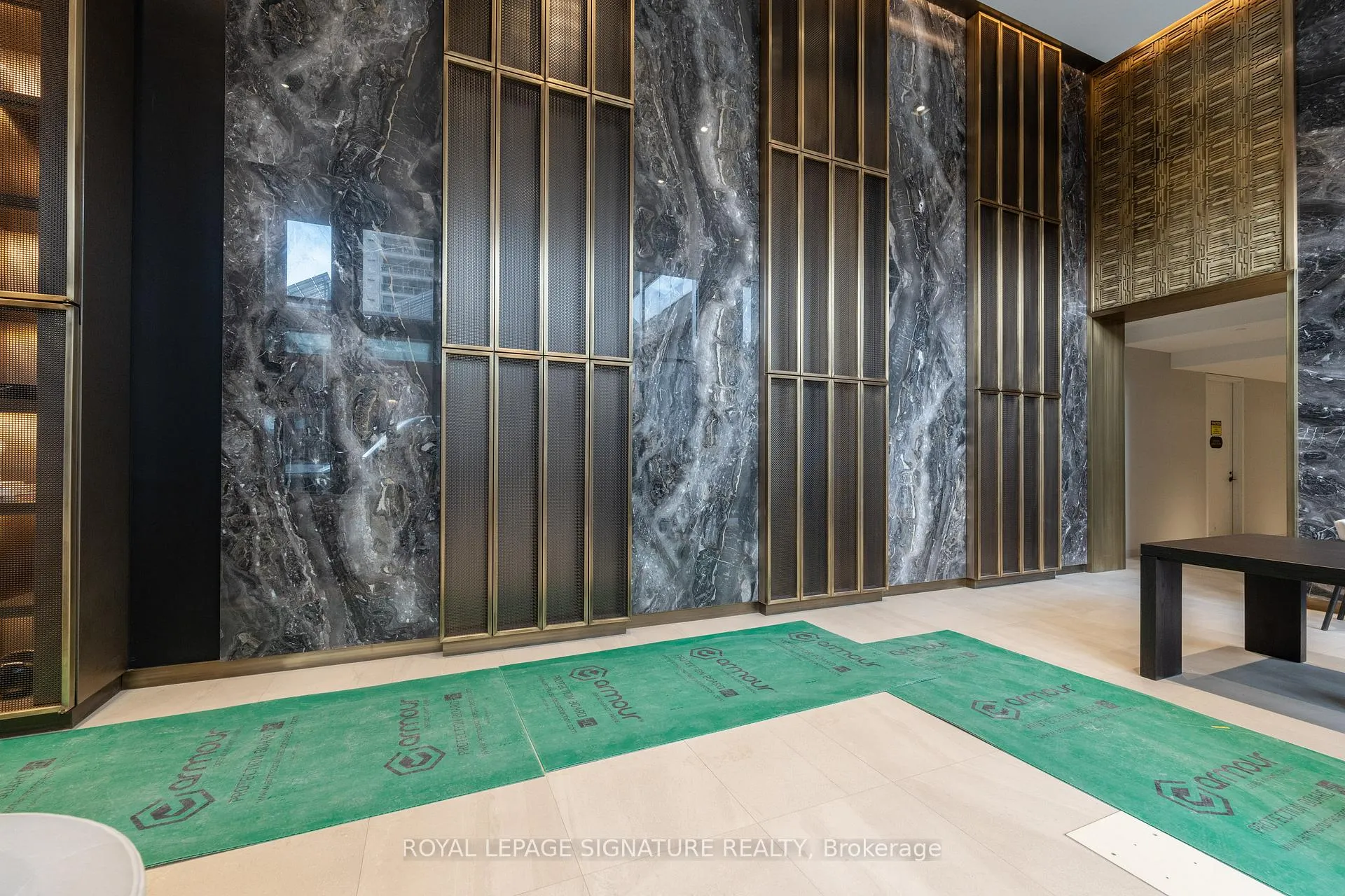 Photo 5 of Unit 508, 127 Broadway Avenue, Toronto, Mount Pleasant West — HOMEH