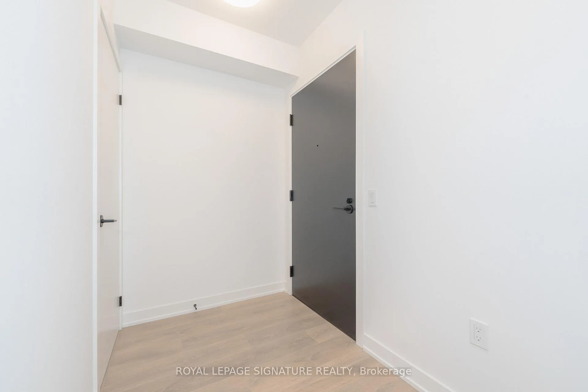 Photo 9 of Unit 508, 127 Broadway Avenue, Toronto, Mount Pleasant West — HOMEH