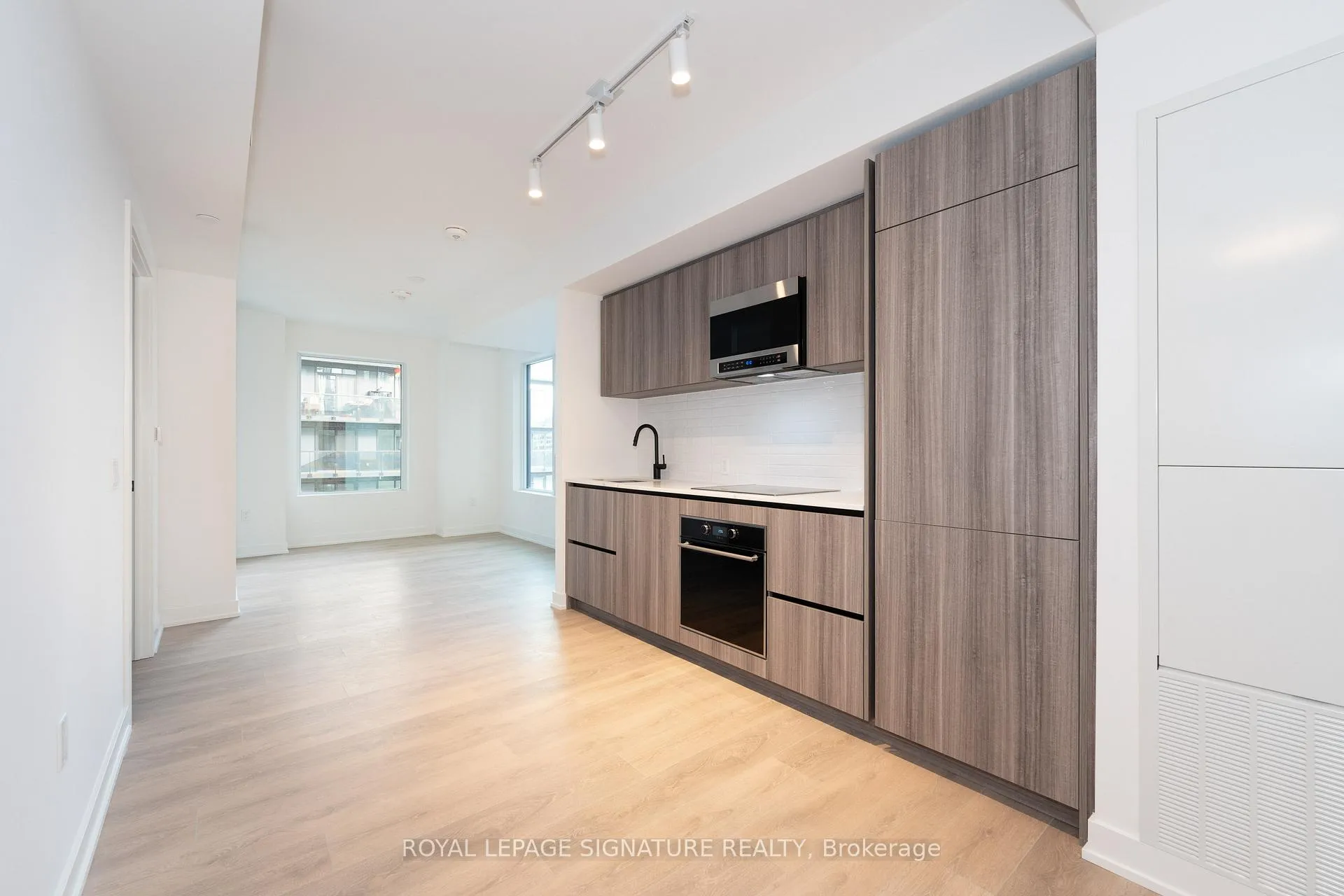 Photo 14 of Unit 508, 127 Broadway Avenue, Toronto, Mount Pleasant West — HOMEH