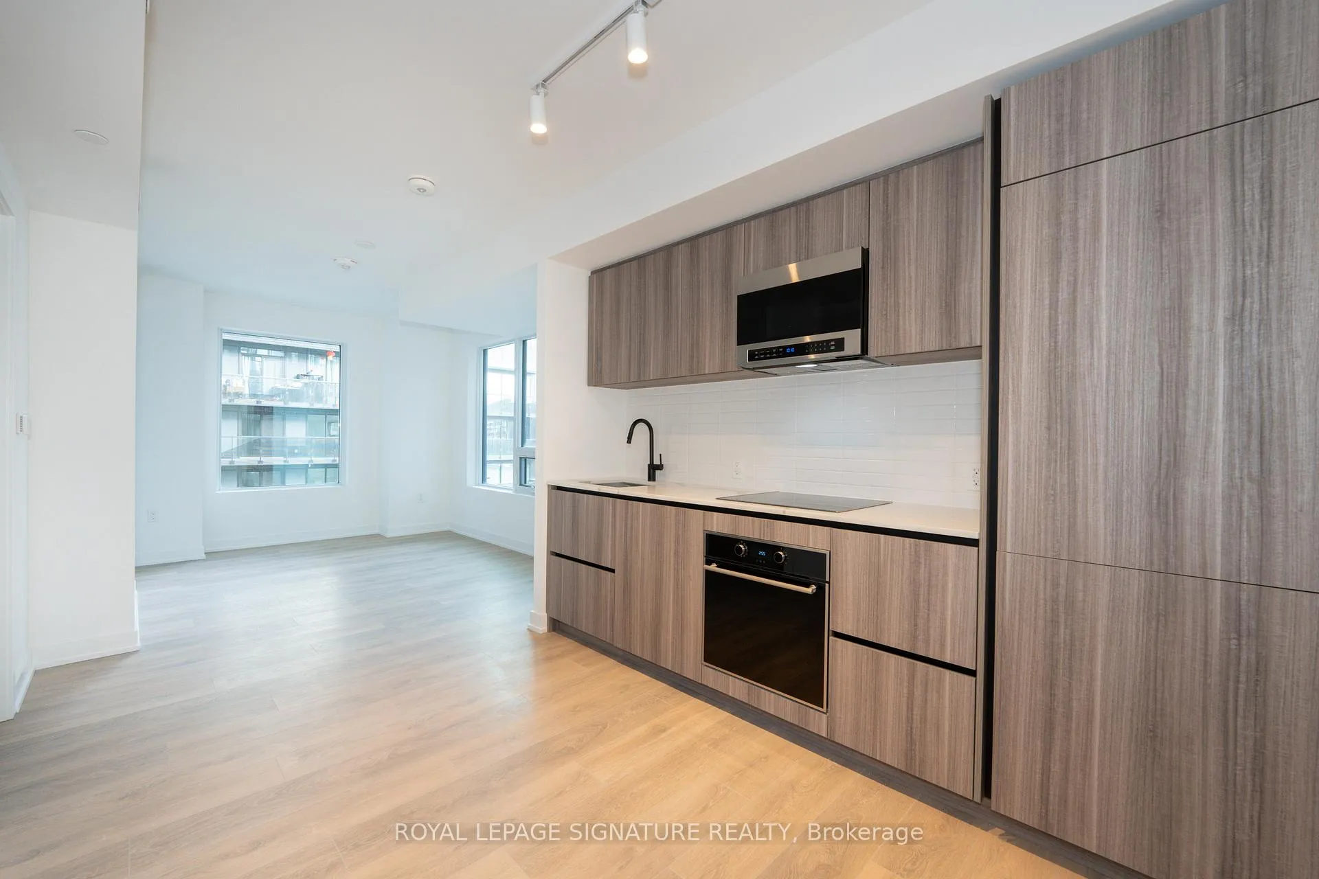 Photo 15 of Unit 508, 127 Broadway Avenue, Toronto, Mount Pleasant West — HOMEH