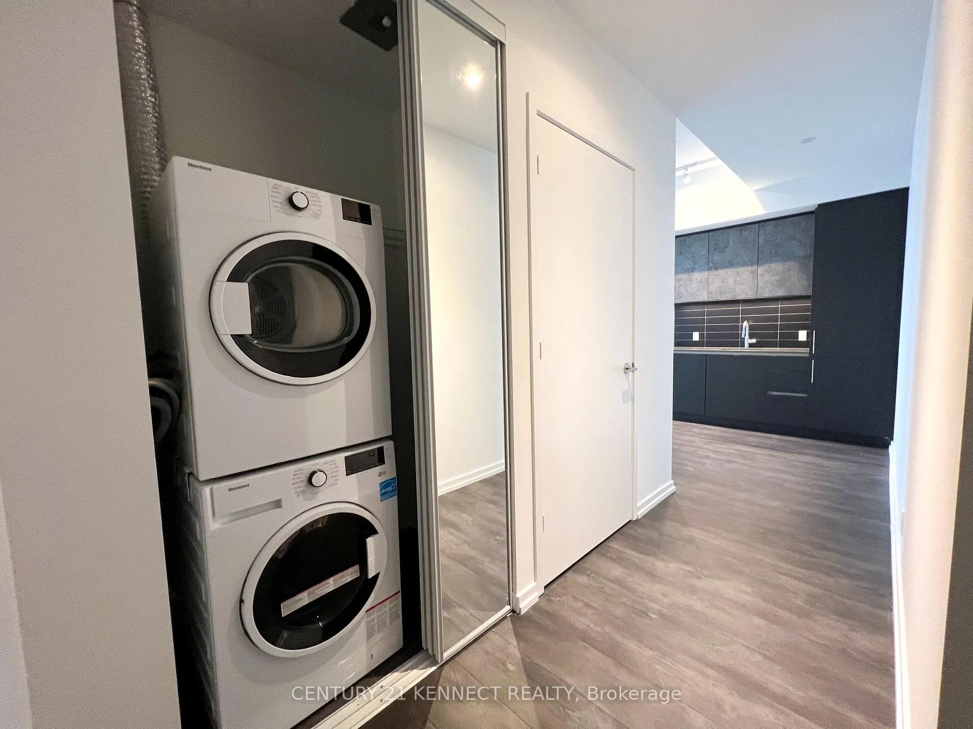 Photo 2 of Unit 2502, 1000 Portage Parkway, Vaughan, Concord — HOMEH