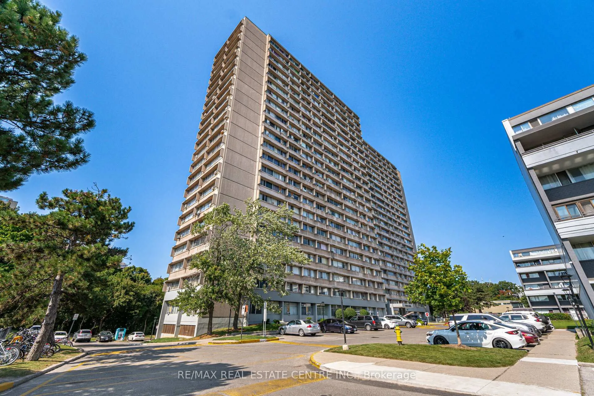 Front of Unit 607, 10 Sunny Glenway