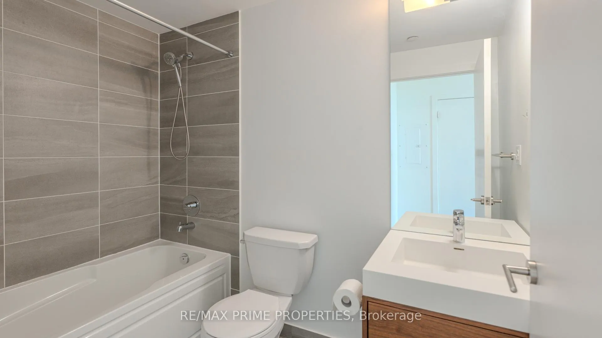 Photo 22 of Unit 501, 1709 Bur Oak Avenue, Markham, Wismer — HOMEH