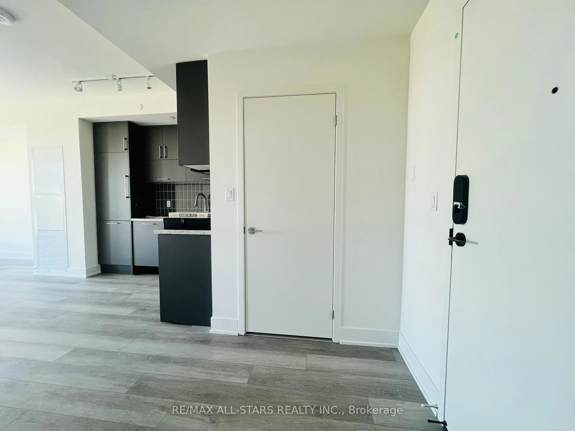 Photo 3 of Unit 1508, 38 Andre De Grasse Street, Markham, Unionville — HOMEH