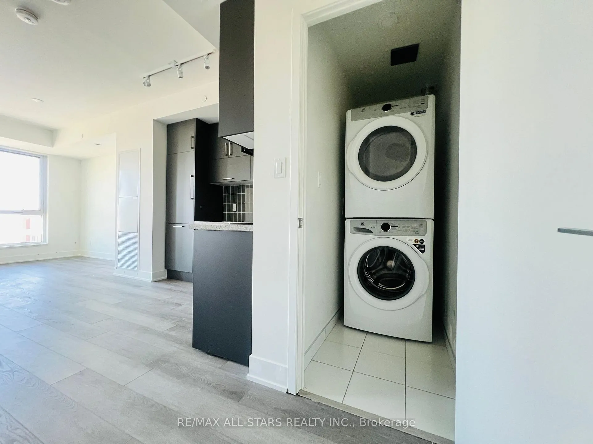 Photo 4 of Unit 1508, 38 Andre De Grasse Street, Markham, Unionville — HOMEH