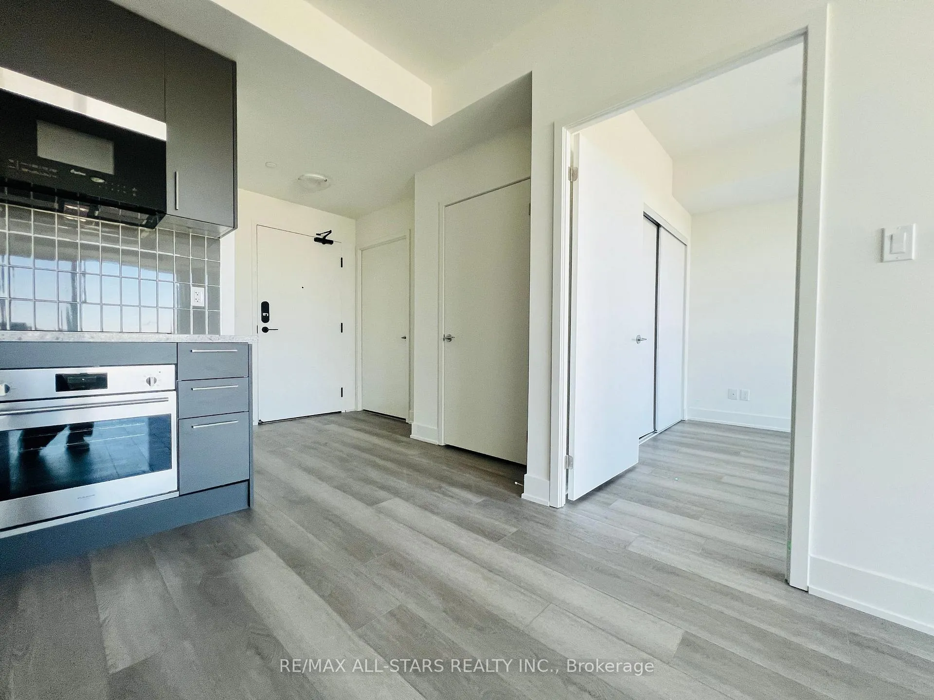 Photo 6 of Unit 1508, 38 Andre De Grasse Street, Markham, Unionville — HOMEH