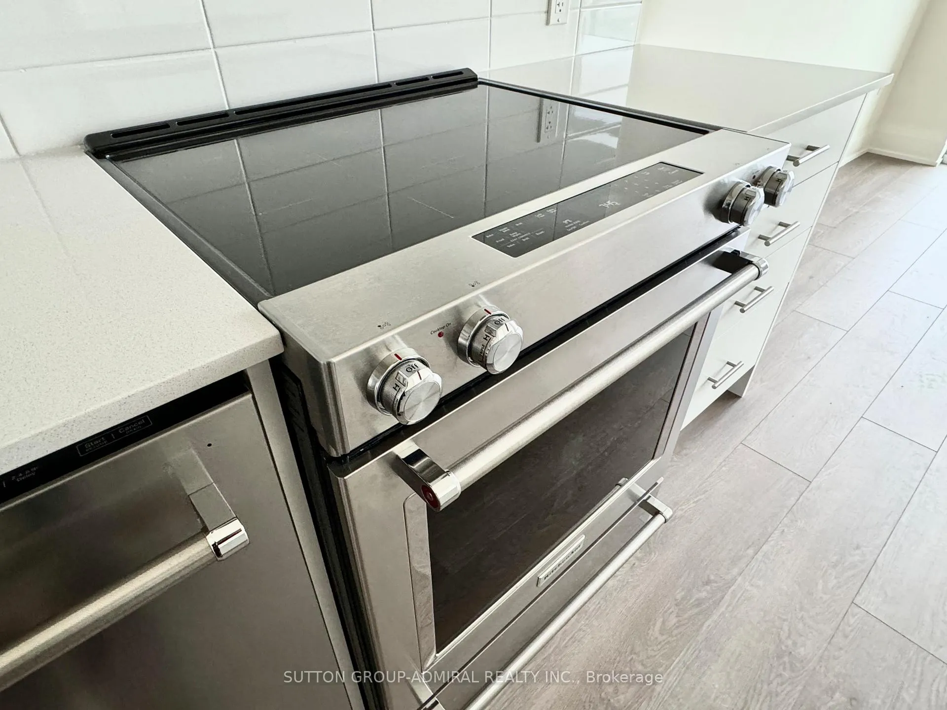 Photo 4 of Unit 606, 8960 Jane Street E, Vaughan, Concord — HOMEH