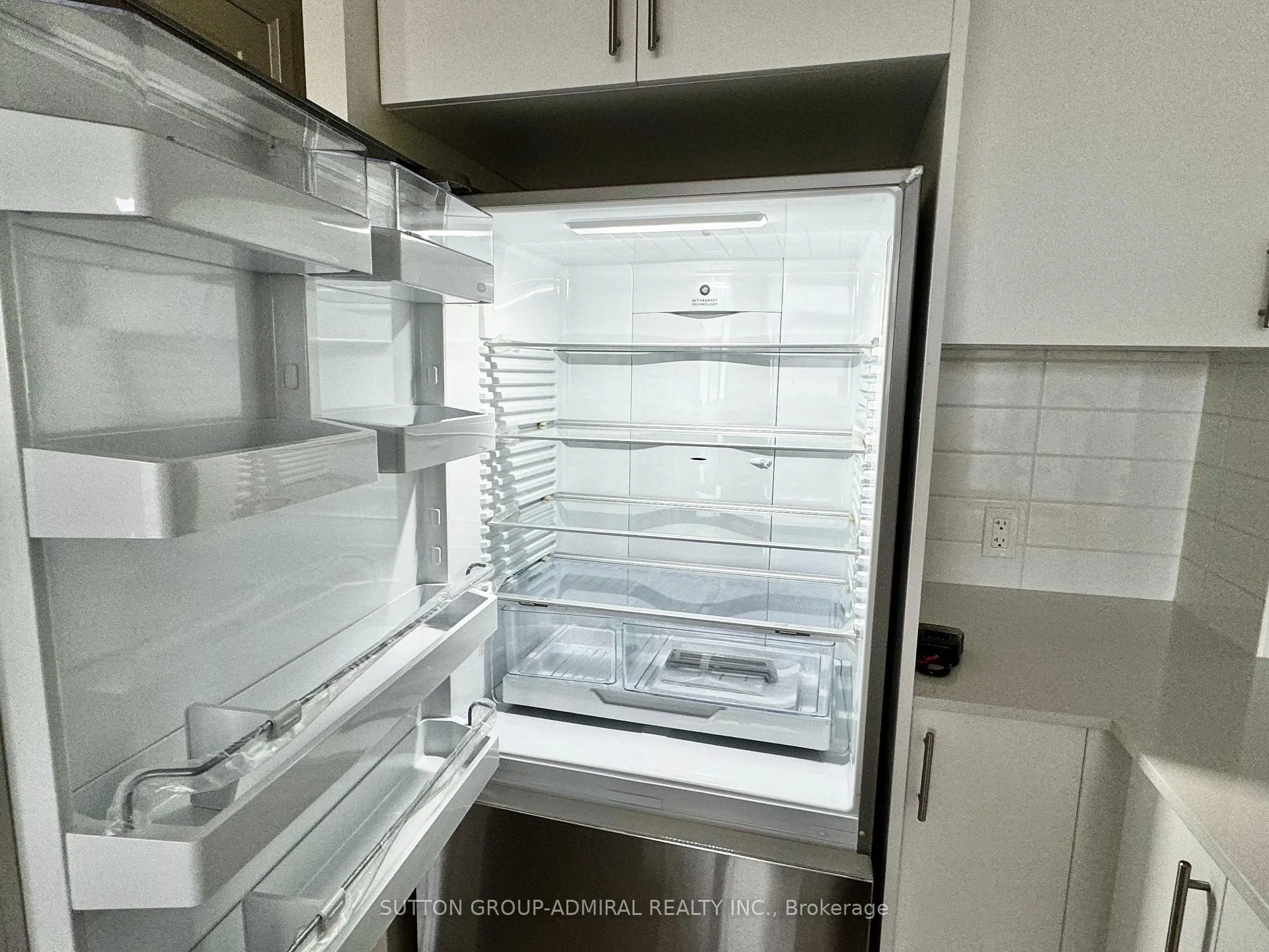 Photo 5 of Unit 606, 8960 Jane Street E, Vaughan, Concord — HOMEH