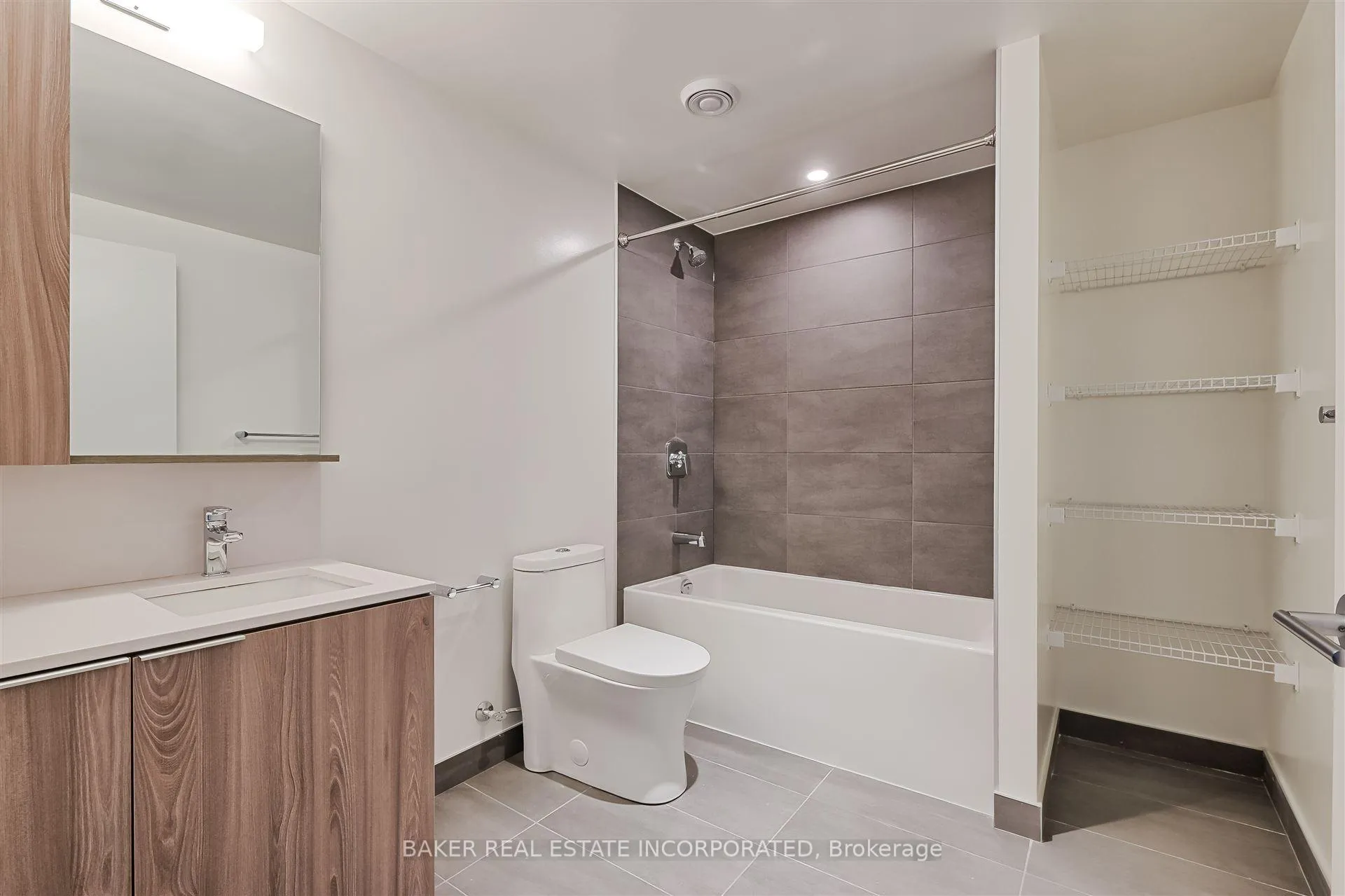 Photo 4 of Unit 1211, 223 Redpath Avenue, Toronto, Mount Pleasant West — HOMEH