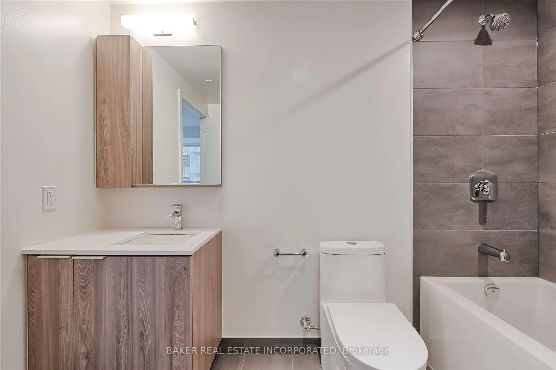 Photo 5 of Unit 1211, 223 Redpath Avenue, Toronto, Mount Pleasant West — HOMEH