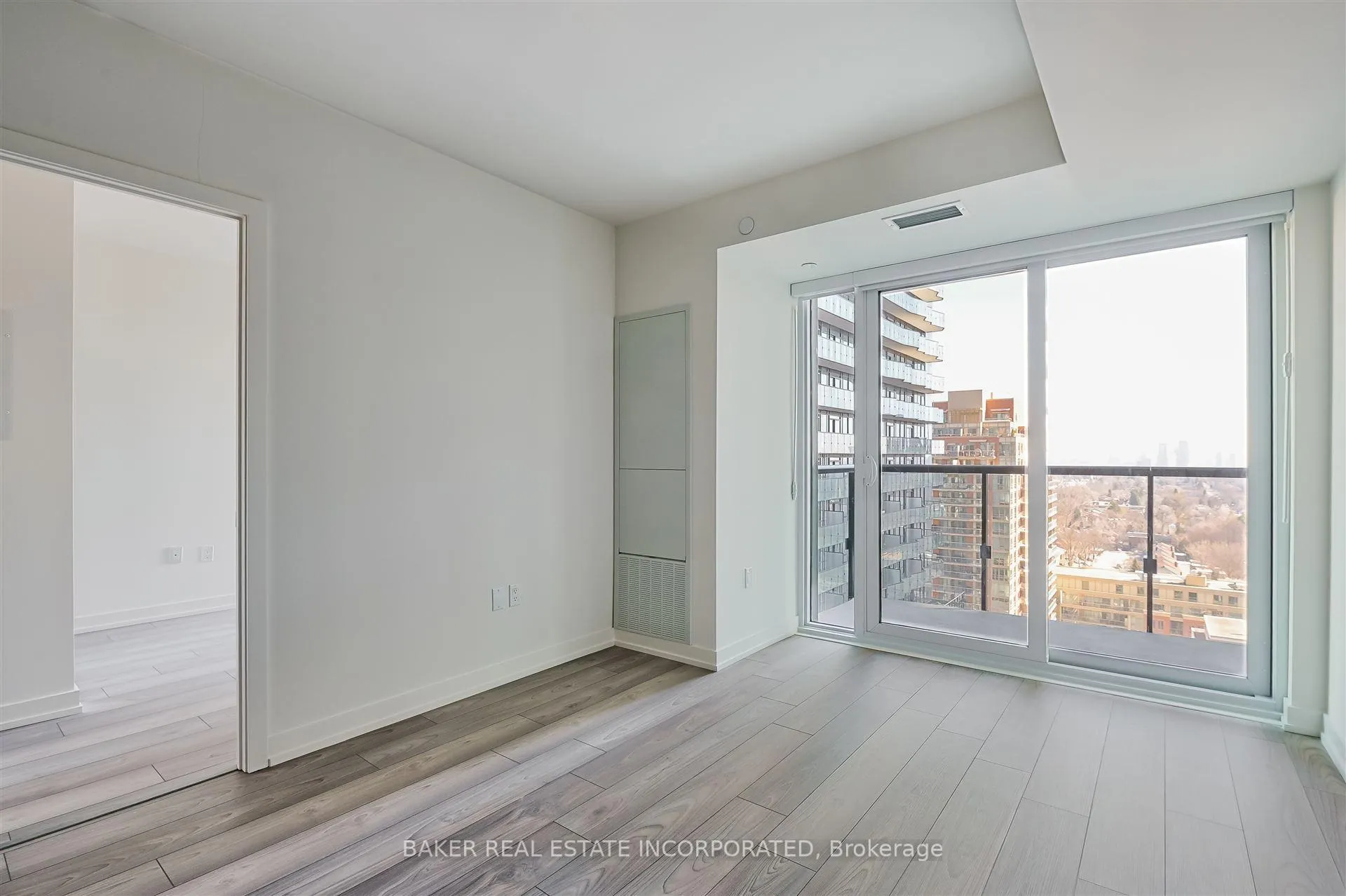 Photo 8 of Unit 1211, 223 Redpath Avenue, Toronto, Mount Pleasant West — HOMEH