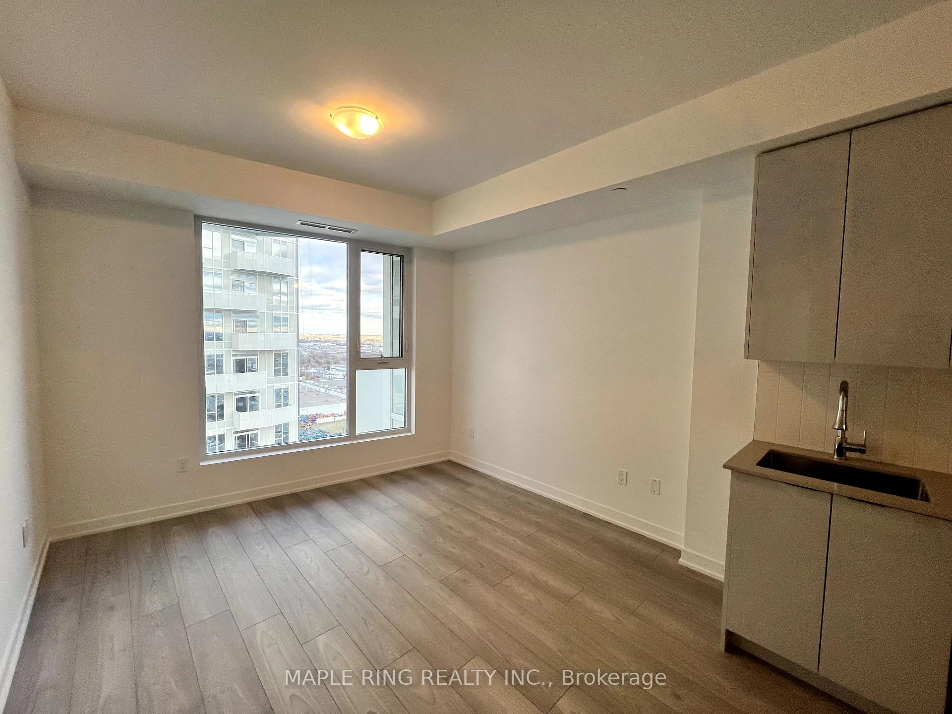 Photo 2 of Unit 2017, 10 Abeja Street, Vaughan, Concord — HOMEH