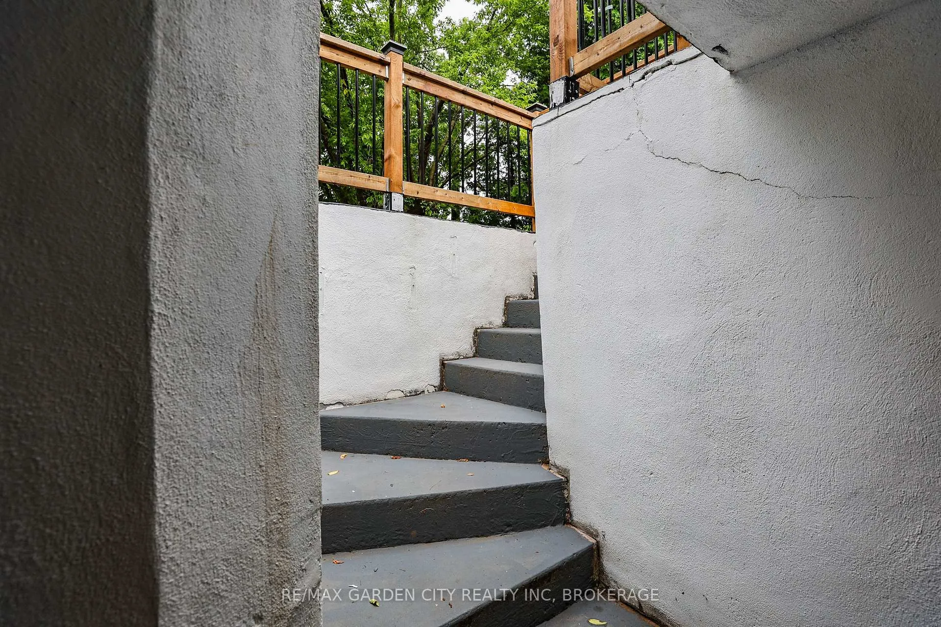 Photo 9 of Unit Unit #2, 18 Wakil Drive, St. Catharines, Glendale/Glenridge — HOMEH