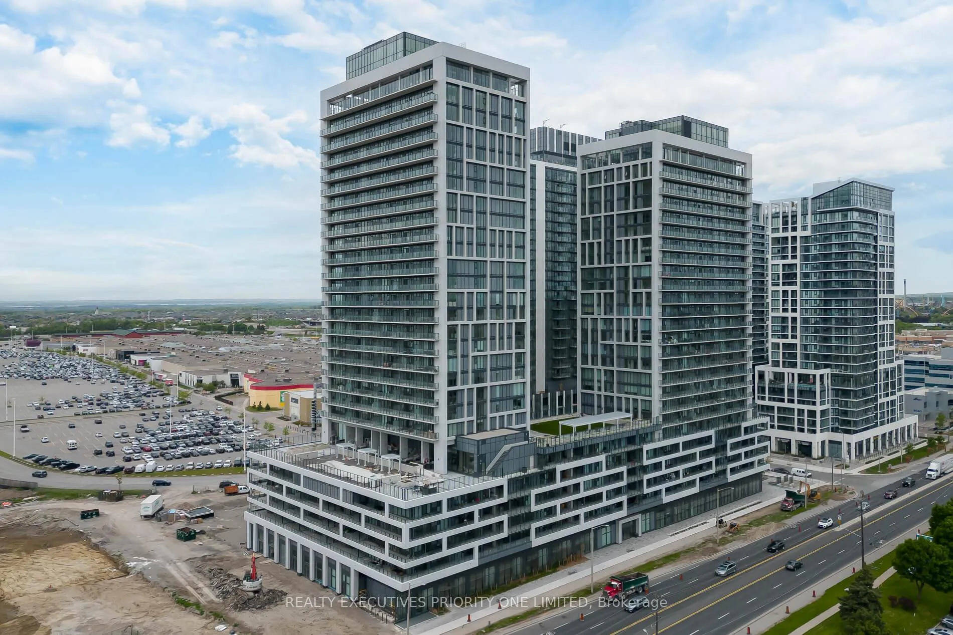 Photo 2 of Unit 2020, 8960 Jane Street, Vaughan, Vellore Village — HOMEH