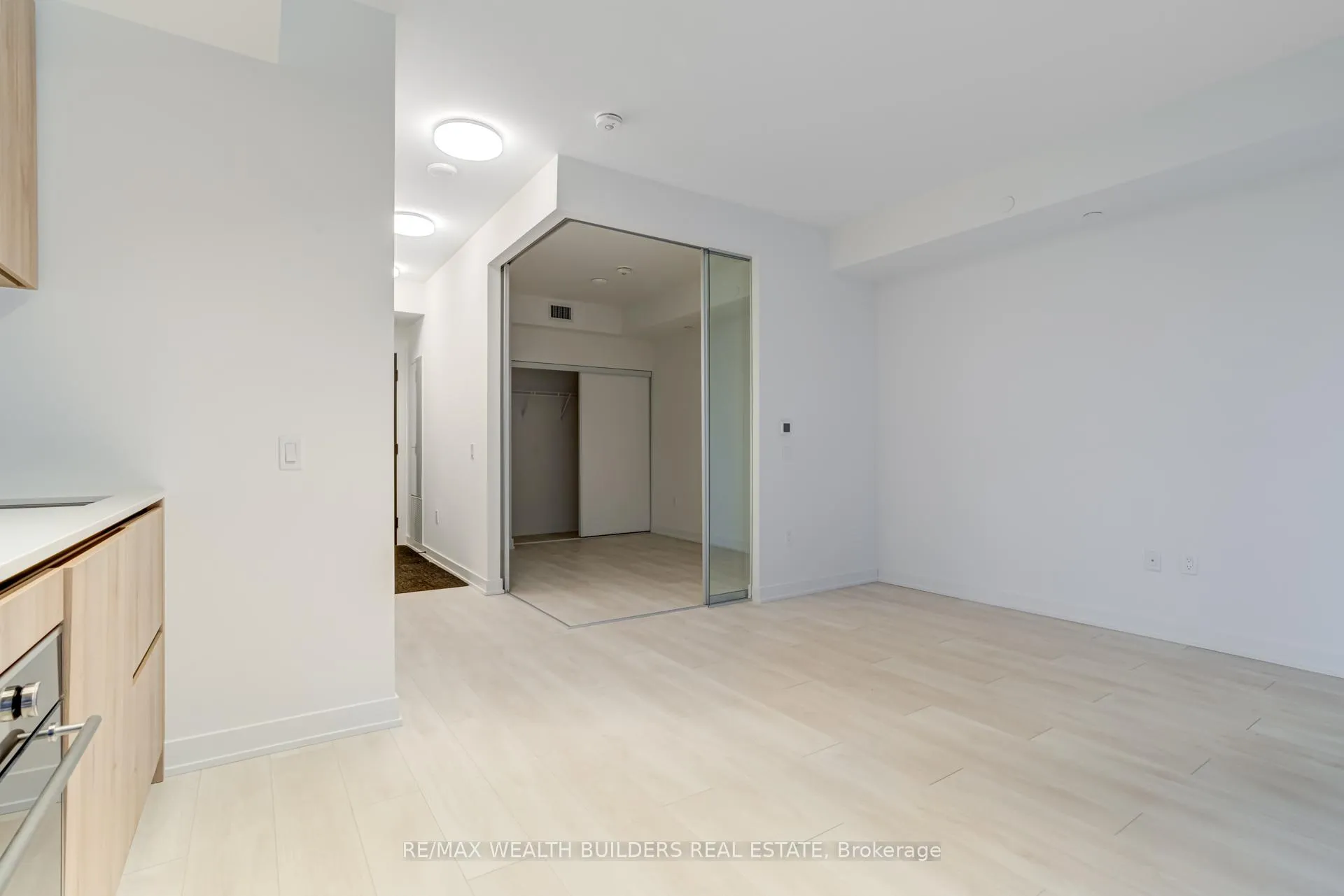 Photo 3 of Unit 2707, 127 Broadway Avenue, Toronto, Yonge-Eglinton — HOMEH