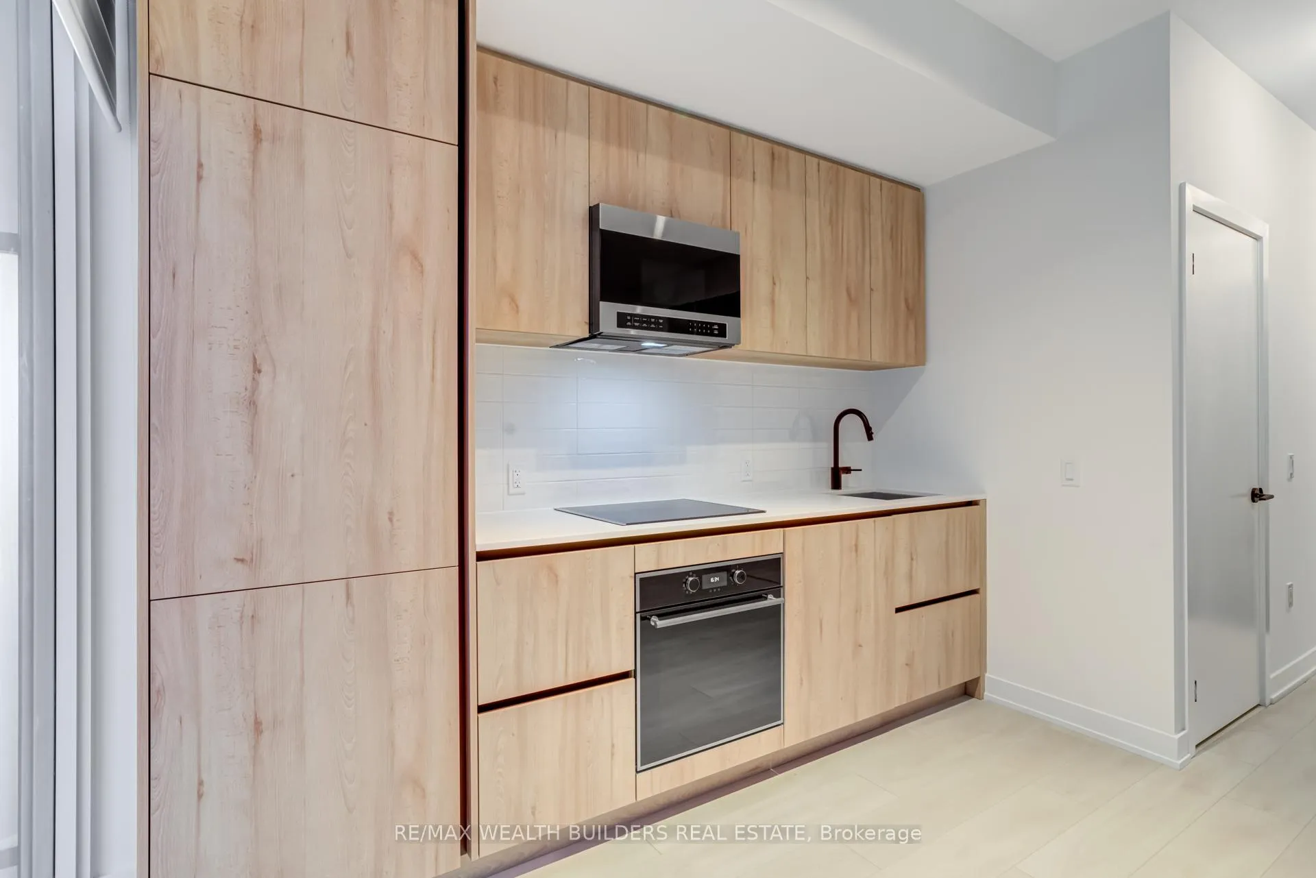 Photo 5 of Unit 2707, 127 Broadway Avenue, Toronto, Yonge-Eglinton — HOMEH