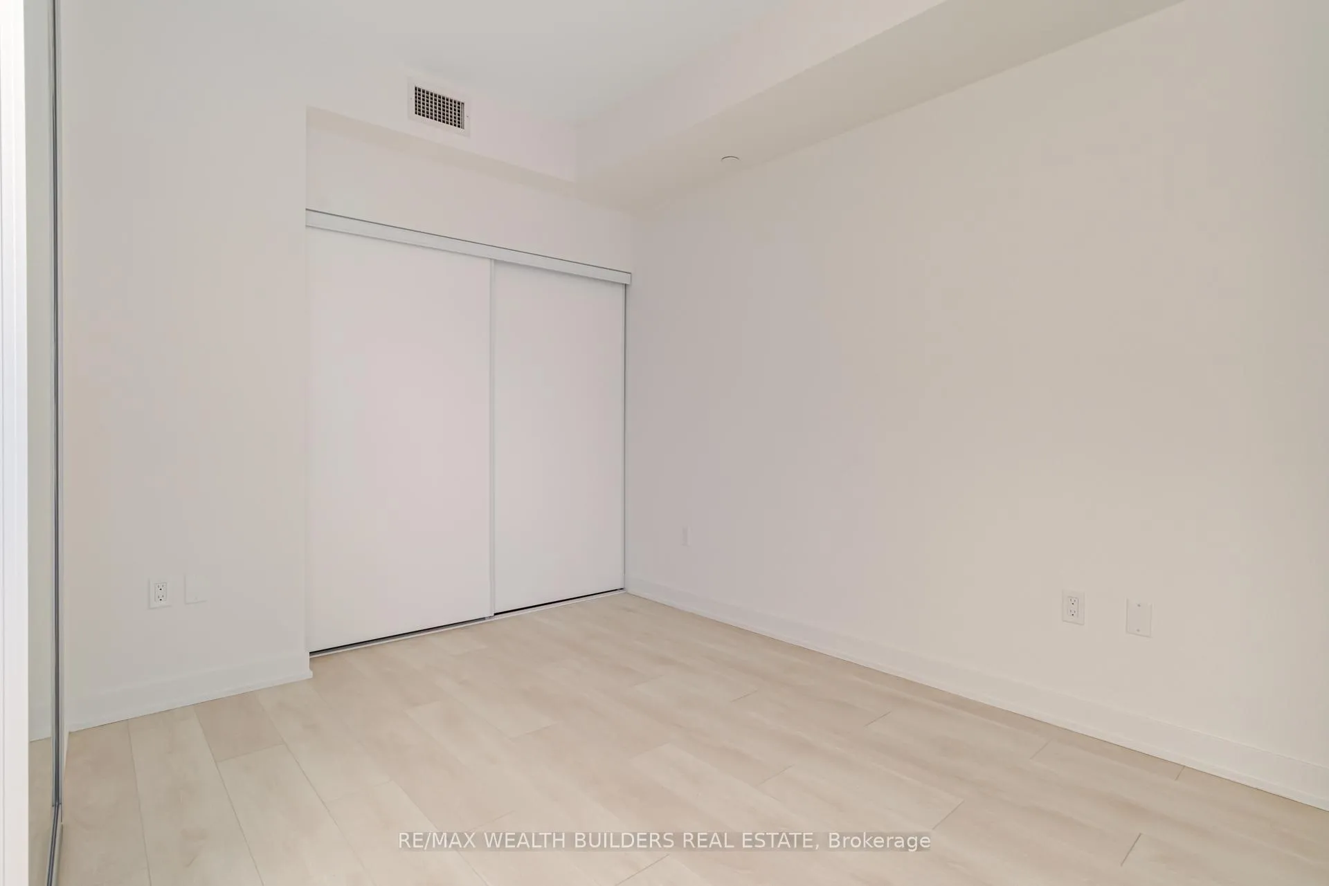Photo 8 of Unit 2707, 127 Broadway Avenue, Toronto, Yonge-Eglinton — HOMEH