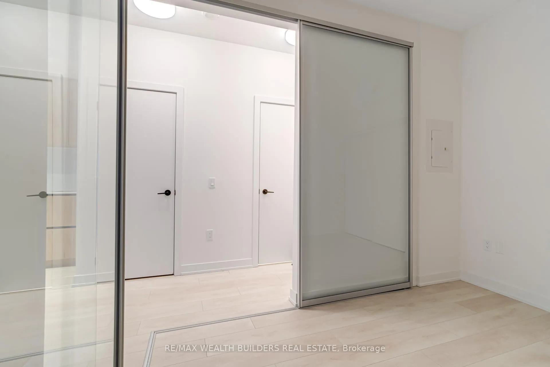 Photo 10 of Unit 2707, 127 Broadway Avenue, Toronto, Yonge-Eglinton — HOMEH