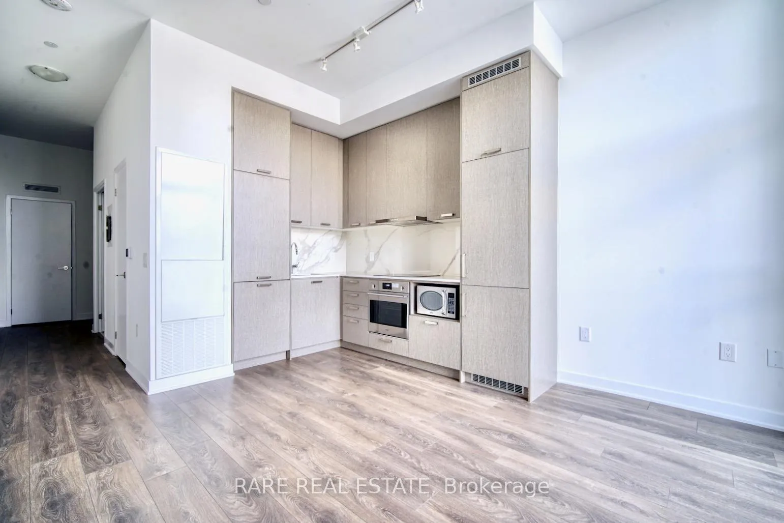 Photo 2 of Unit 210, 10 Honeycrisp Crescent, Vaughan, Vaughan Corporate Centre — HOMEH